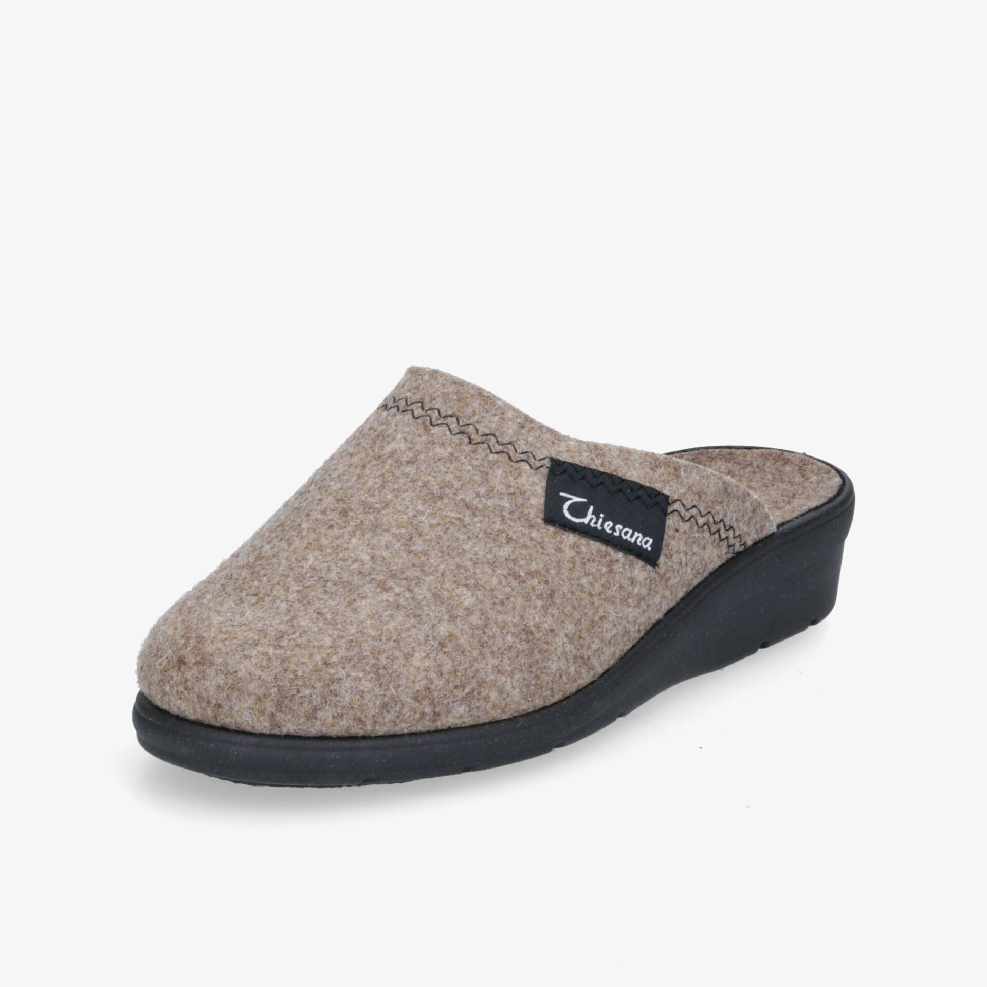 Komfortabler Filzpantoffel mit rutschfester Sohle und weichem Innenfutter, ideal für gemütliche Stunden zu Hause.