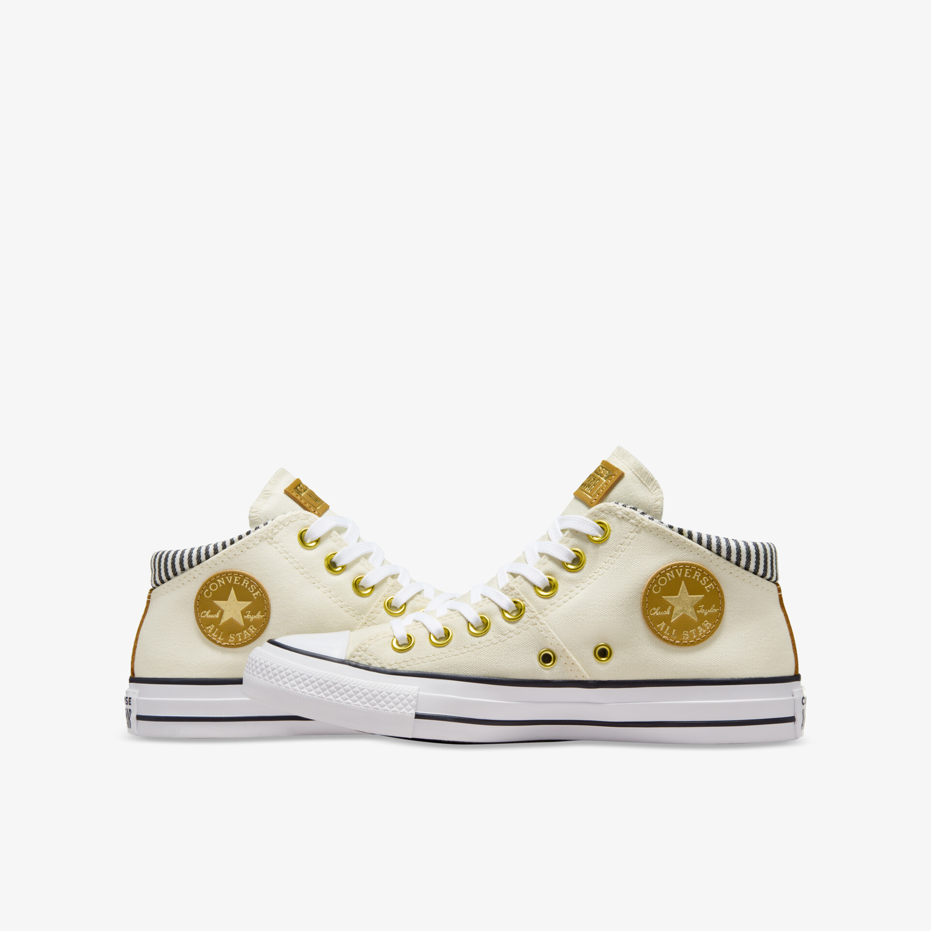Leichtes, bequemes Sneaker-Paar in Cremefarben mit robuster Sohle und klassischem Design für Alltag und Freizeit