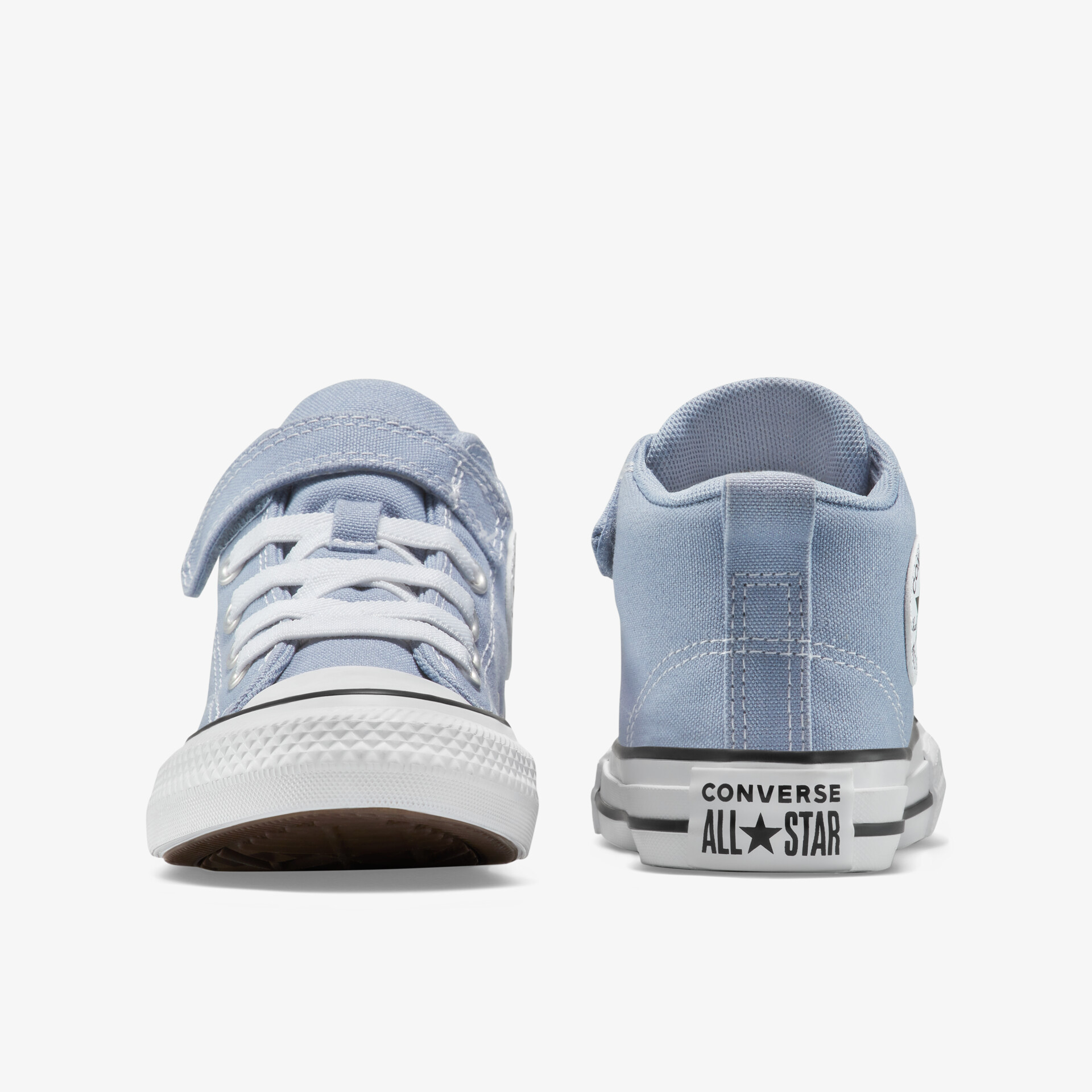 Klassische und bequeme Sportschuhe mit atmungsaktivem Material und markantem All Star Logo vorne und hinten