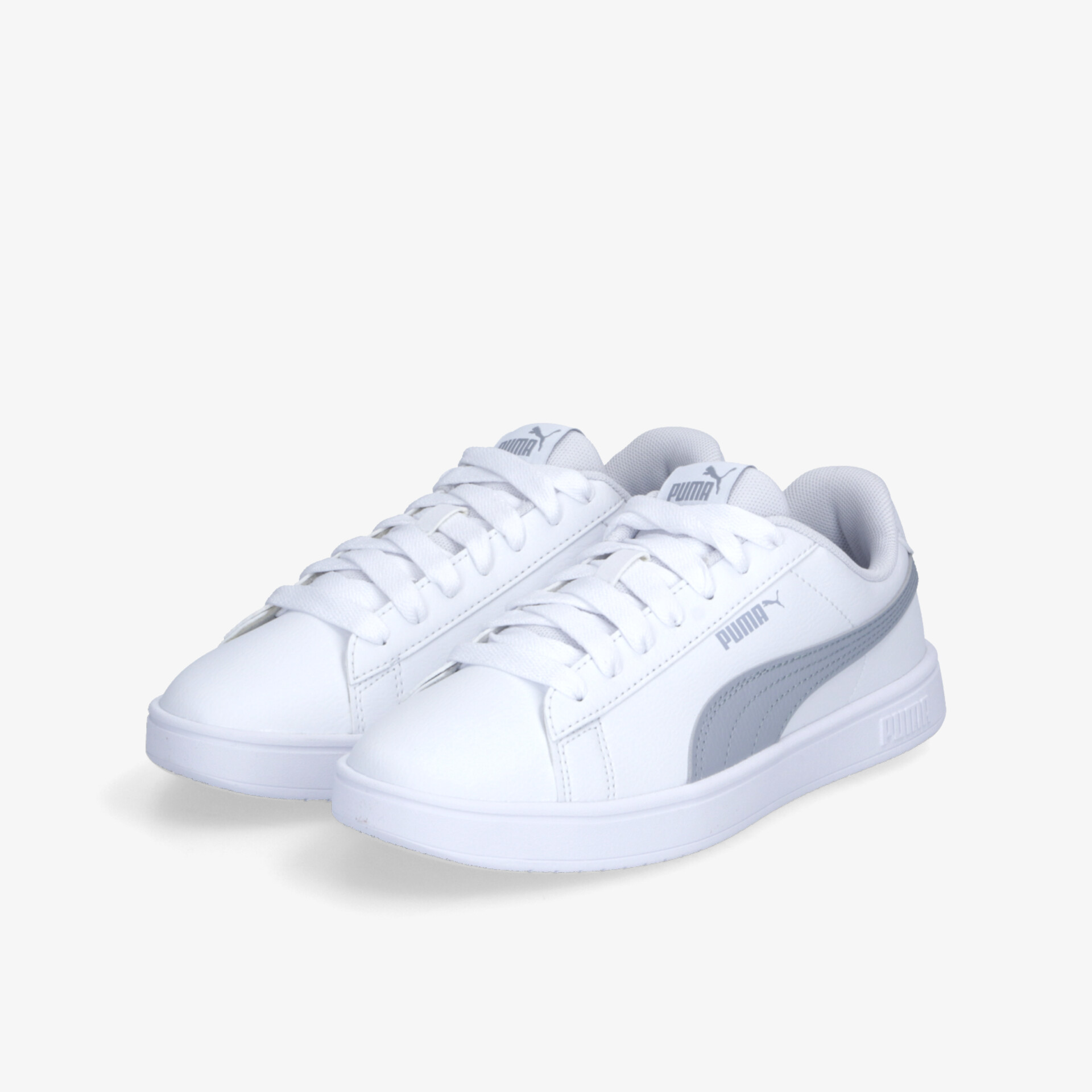 Leichte weiße Sneaker mit sportlichem, bequemem Design und klassischem, strapazierfähigem Look