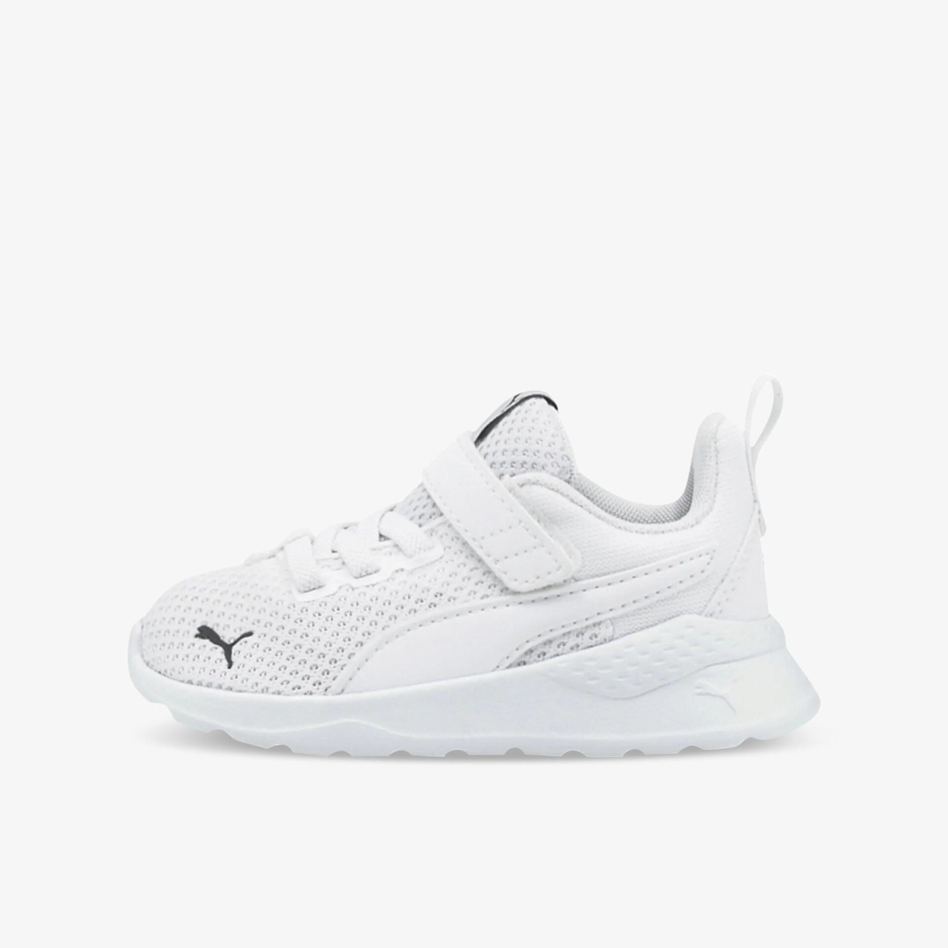 Weißer leichter Sneaker mit Klettverschluss, atmungsaktivem Material und rutschfester Sohle, seitliche Ansicht