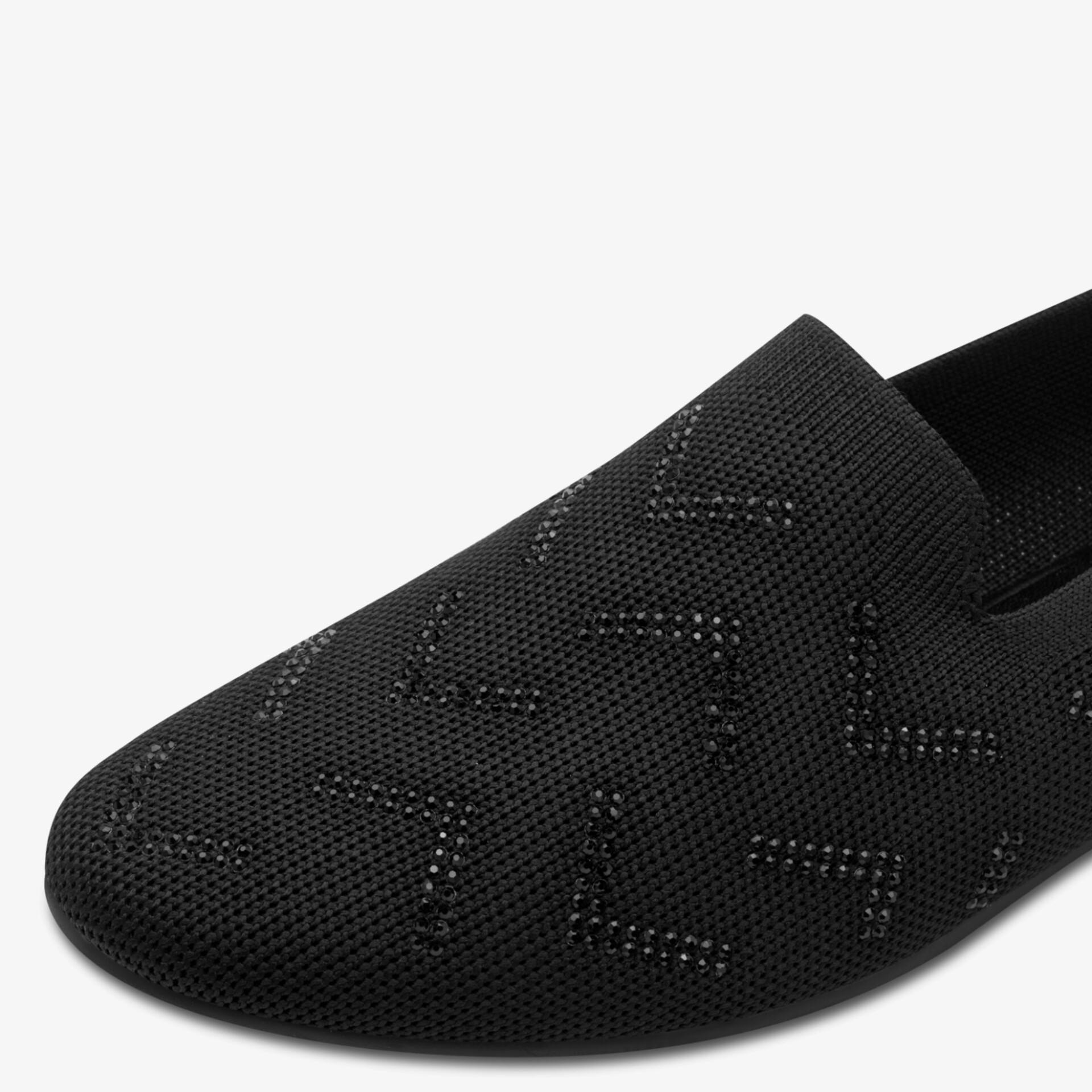Schwarzer Slipper aus atmungsaktivem Material mit leichter Struktur für hohen Komfort und modisches Design