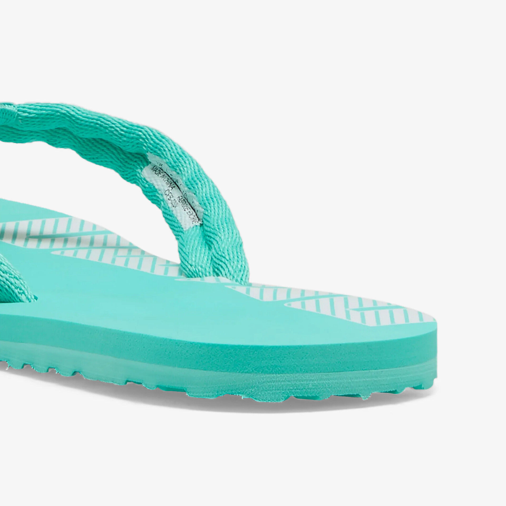 Türkisfarbene Sandale mit flexiblem Riemen und rutschfester Sohle, ideal für bequemen Sommerkomfort