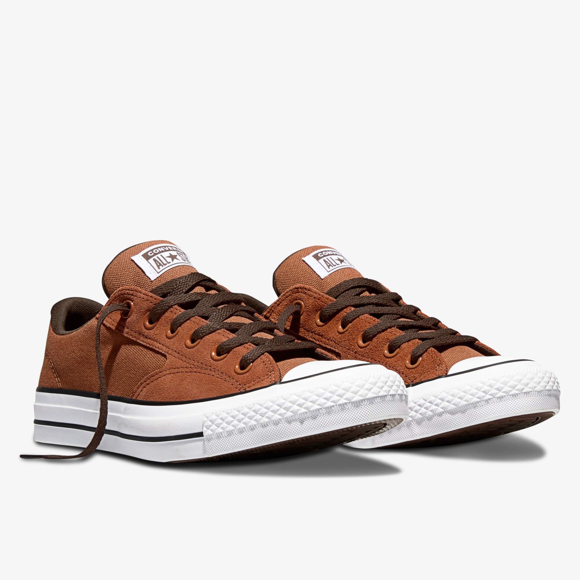 Stylische und bequeme Sneaker in brauner Farbe mit weißer Sohle, ideal für Alltag und Outdoor-Aktivitäten