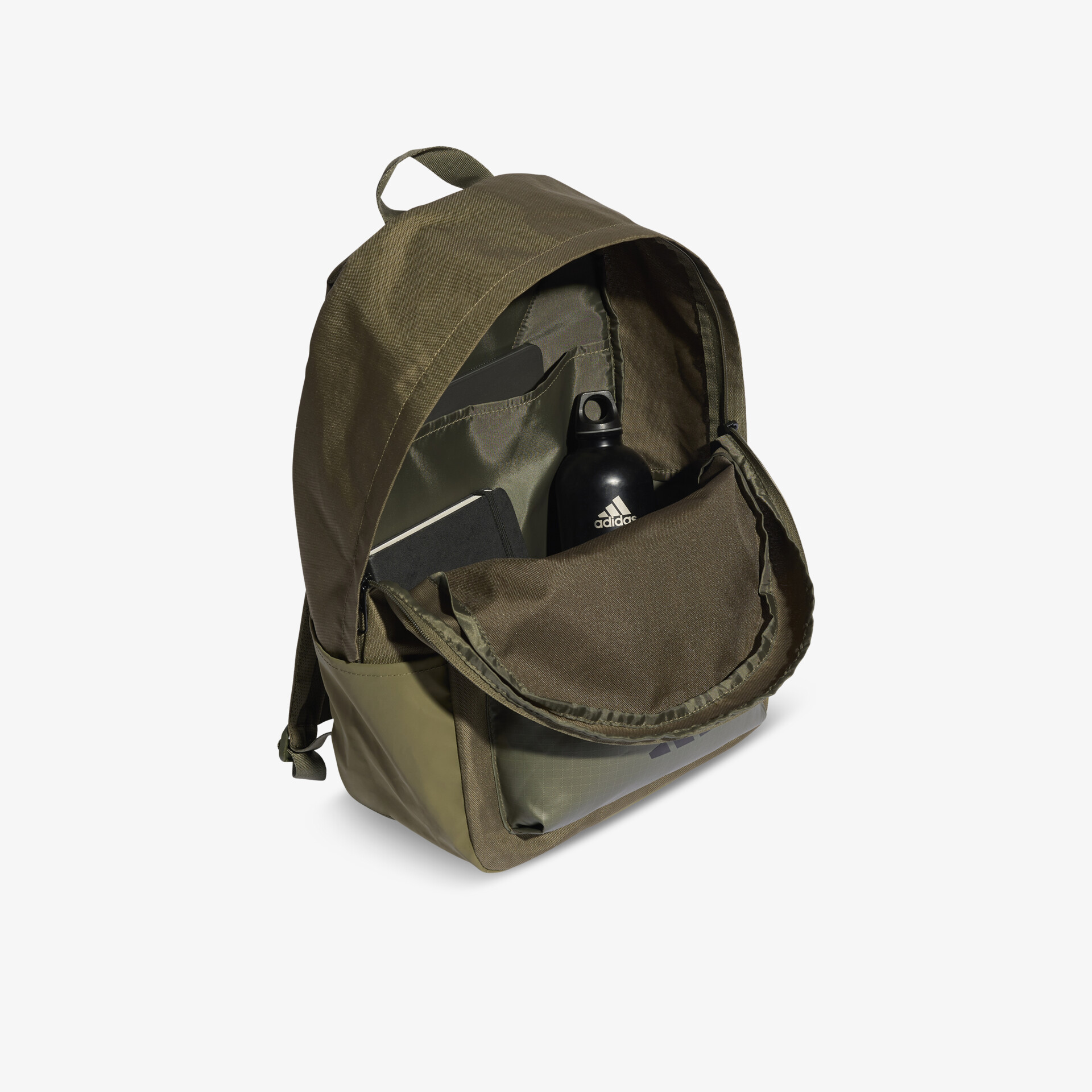 Offener olivgrüner Rucksack mit sichtbarem Hauptfach, gut organisiert und robust, ideal für Alltag und Reisen