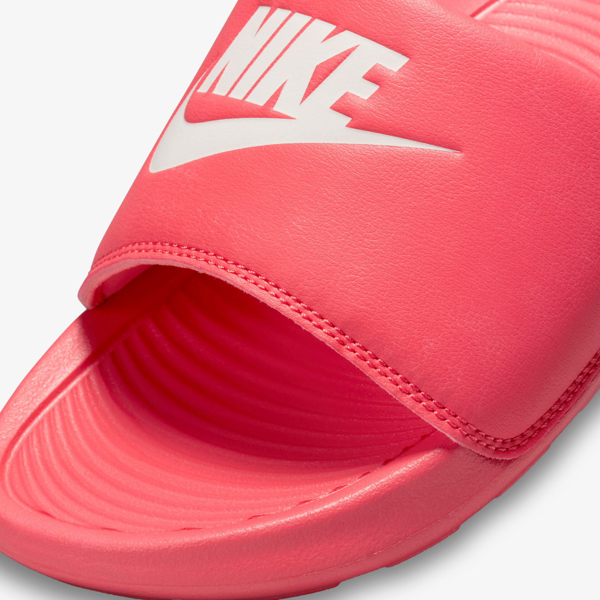 Lebhafter Rutschersandale mit komfortabler Passform und sportlichem Design