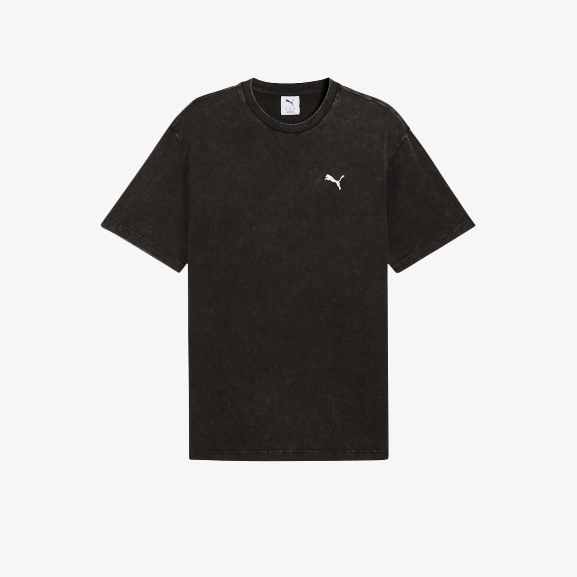 Schwarzes kurzärmeliges T-Shirt mit rundem Ausschnitt und deutlich sichtbarem PUMA Logo vorne