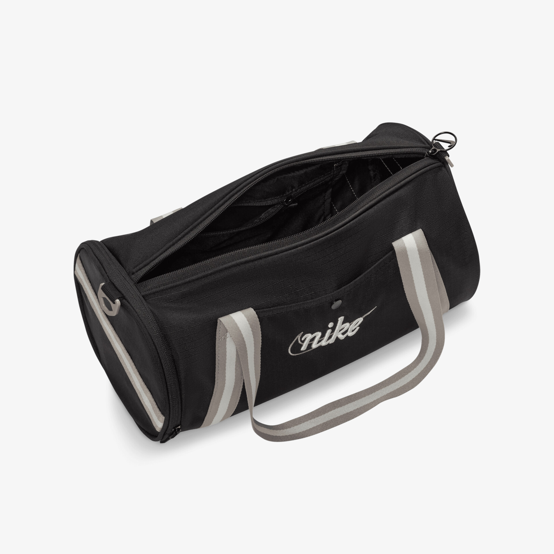 Offene schwarze Nike Tragetasche mit großem Innenraum und praktischen, stabilen Tragegriffen