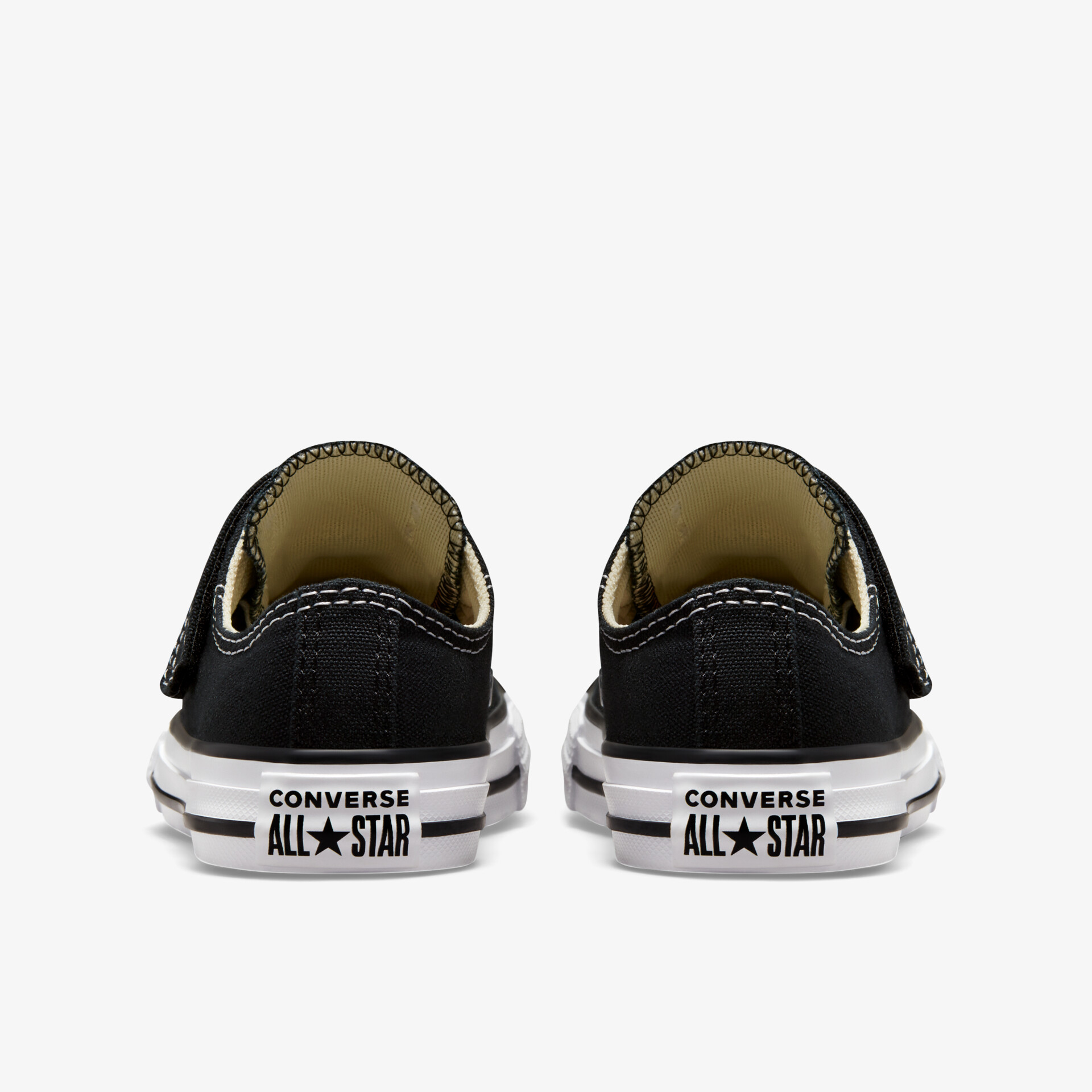 Klassische Converse All Star in Schwarz, robustes Design und zeitloser Stil, ideal für den täglichen Gebrauch.