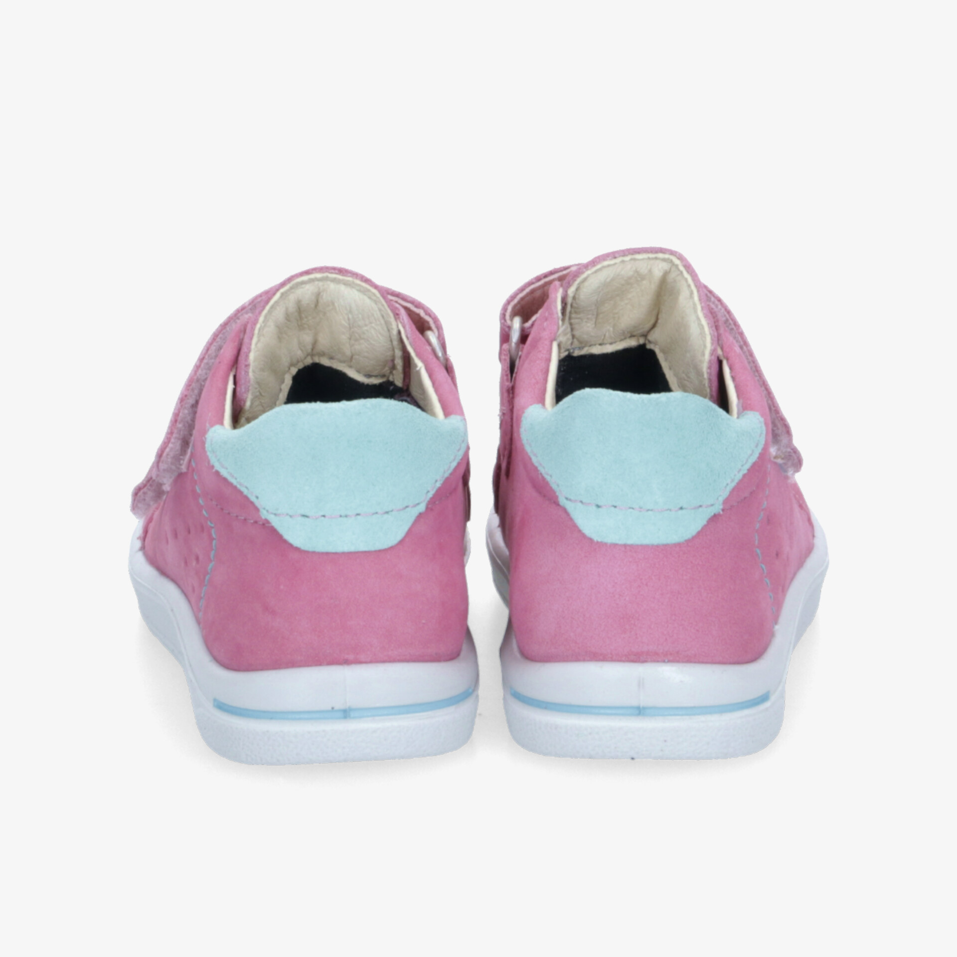 Rosa Sneaker von hinten mit gepolstertem Fersenbereich und leichtem, sportlichem Design