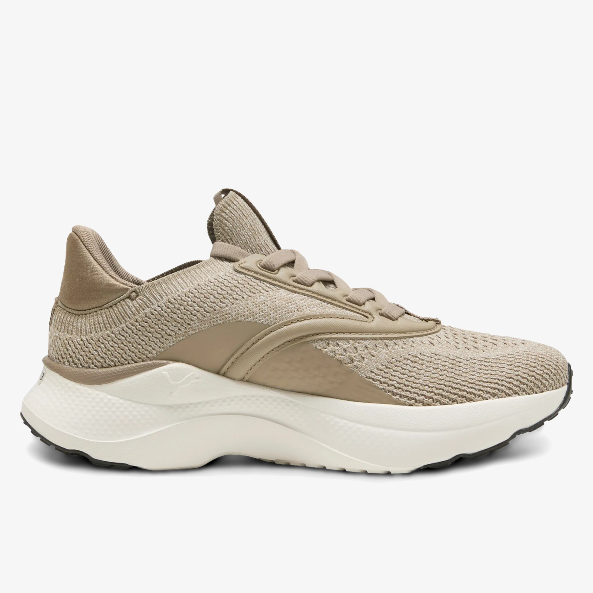 Leichter Sneaker mit atmungsaktivem Material und komfortabler Sohle, ideal für sportliche Aktivitäten und Alltag