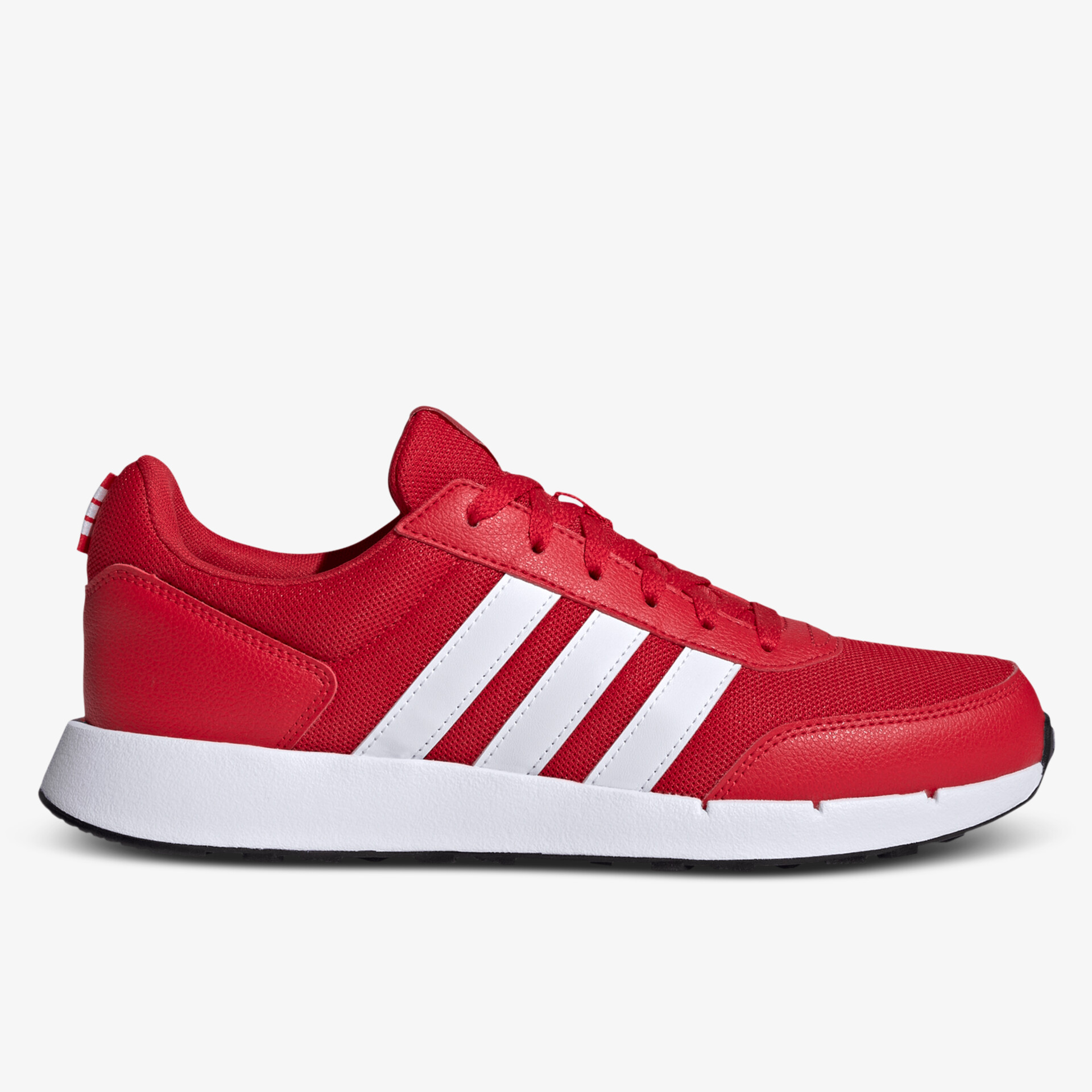 Roter Sneaker mit weißen Streifen, sportlich, bequem und robust für vielseitige Einsätze