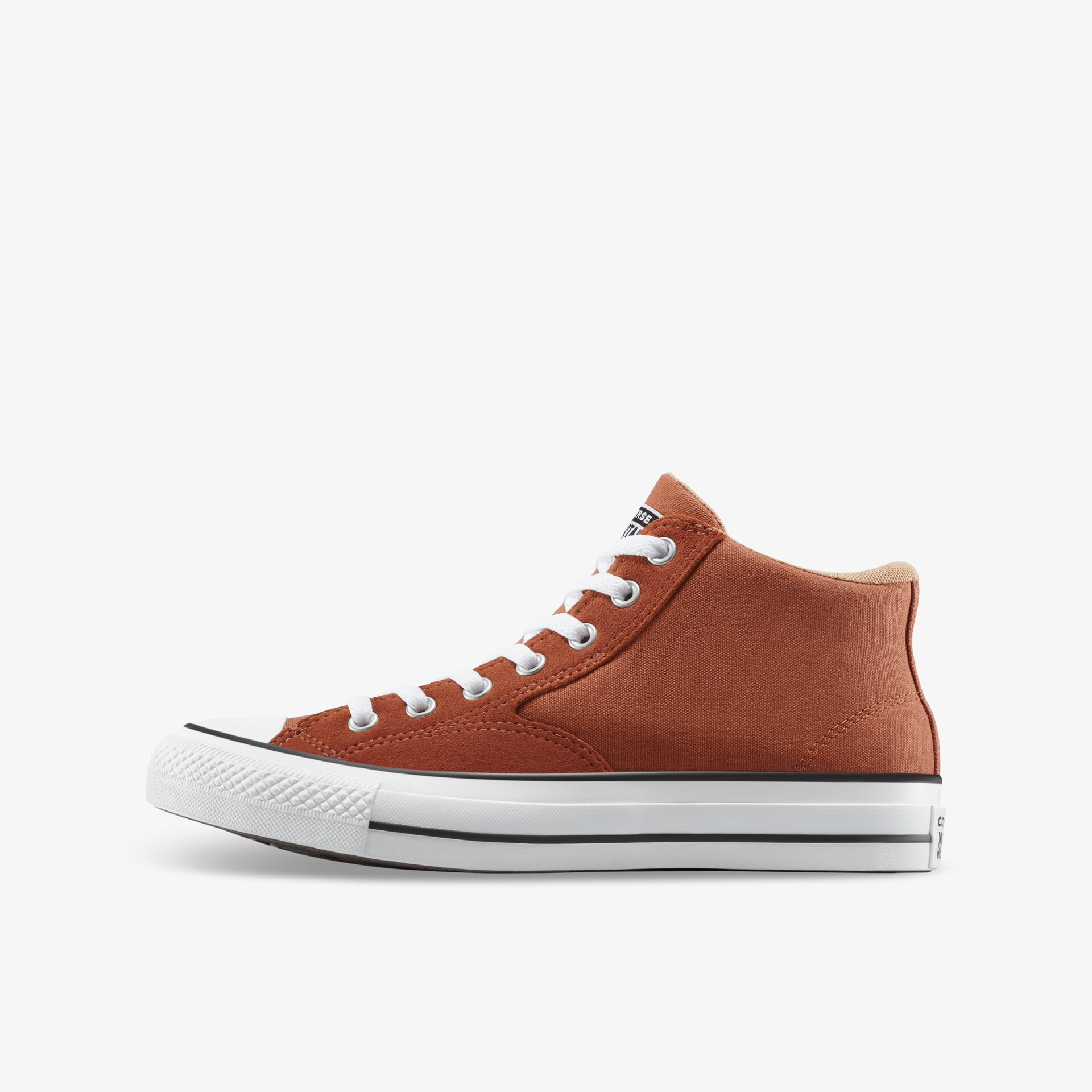 Brauner hoher Sneaker mit fester Schnürung und rutschfester Sohle, komfortabel und langlebig