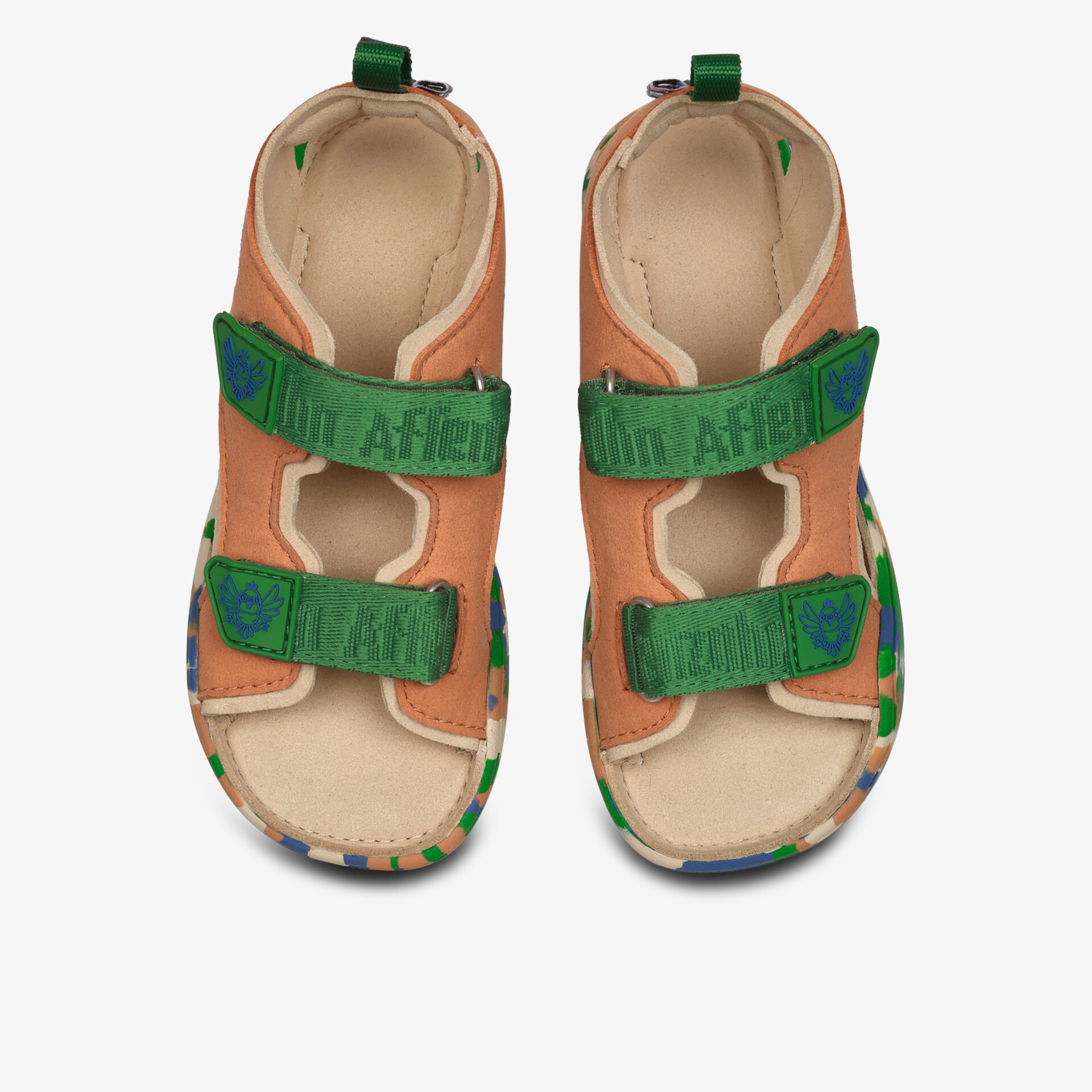 Komfortable Sandalen mit verstellbaren Riemen für flexiblen Halt und Atmungsaktivität.