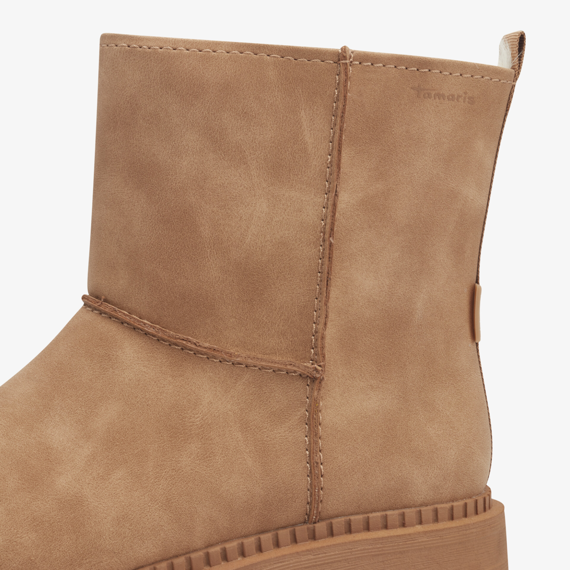 Detailaufnahme brauner Stiefel mit feiner Naht und robustem Material für hohen Tragekomfort