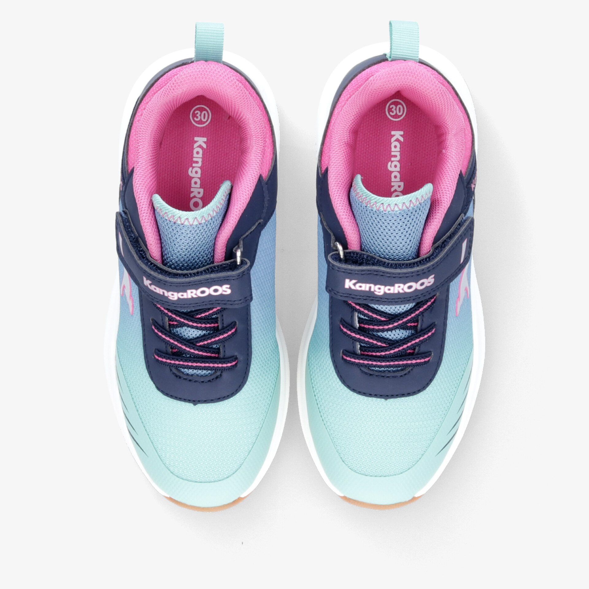 Leichte und atmungsaktive Sportschuhe in frischen Blau- und Pinktönen, bequem und robust für aktiven Einsatz