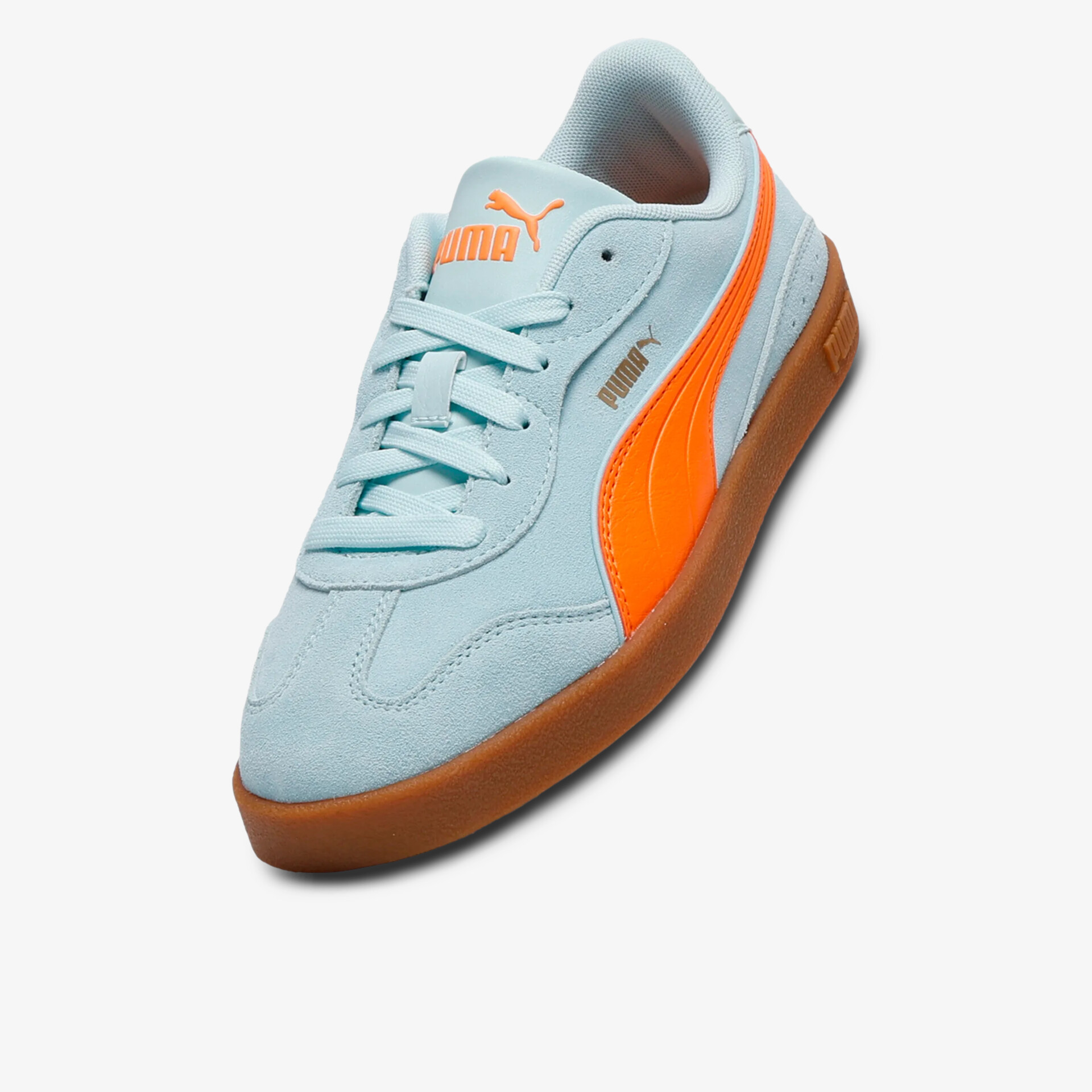 Sportlicher Puma Sneaker mit hellblauem Obermaterial und orangefarbener Gummi-Sohle für optimalen Komfort