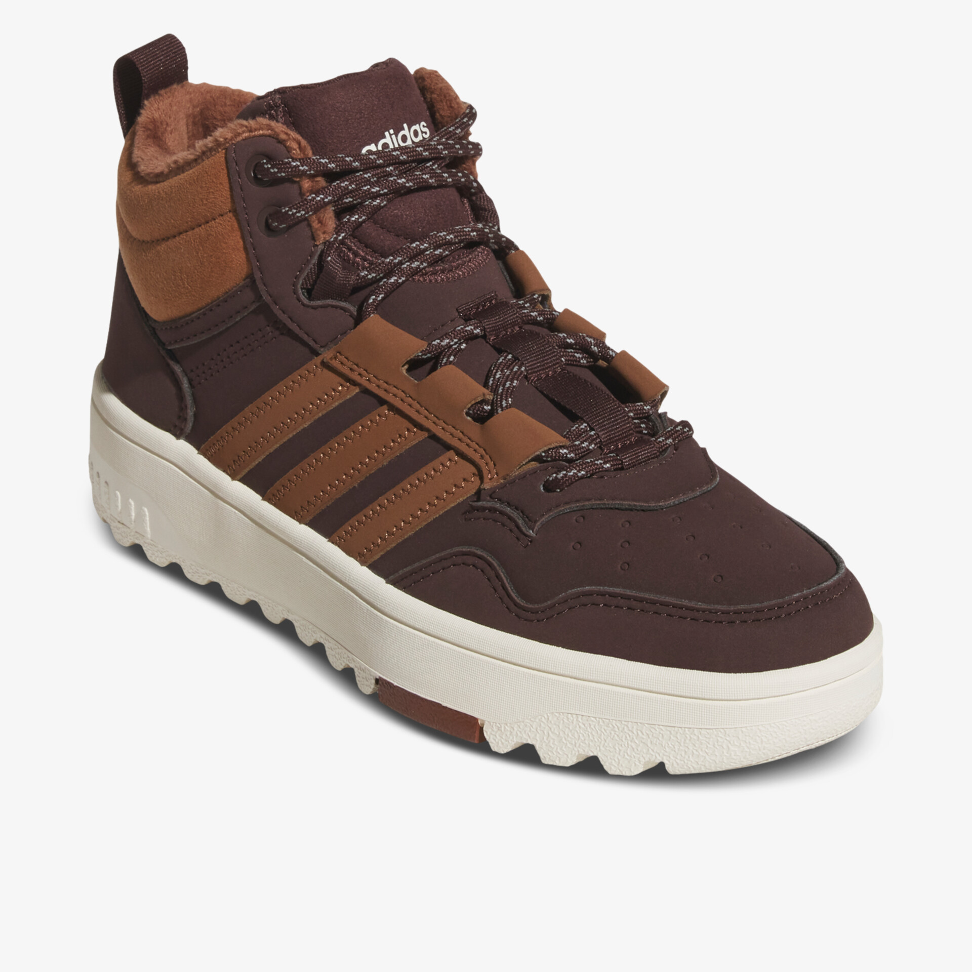 Modischer brauner Sneaker mit profilierter weißer Sohle und robusten Schnürsenkeln in seitlicher 3/4 Ansicht