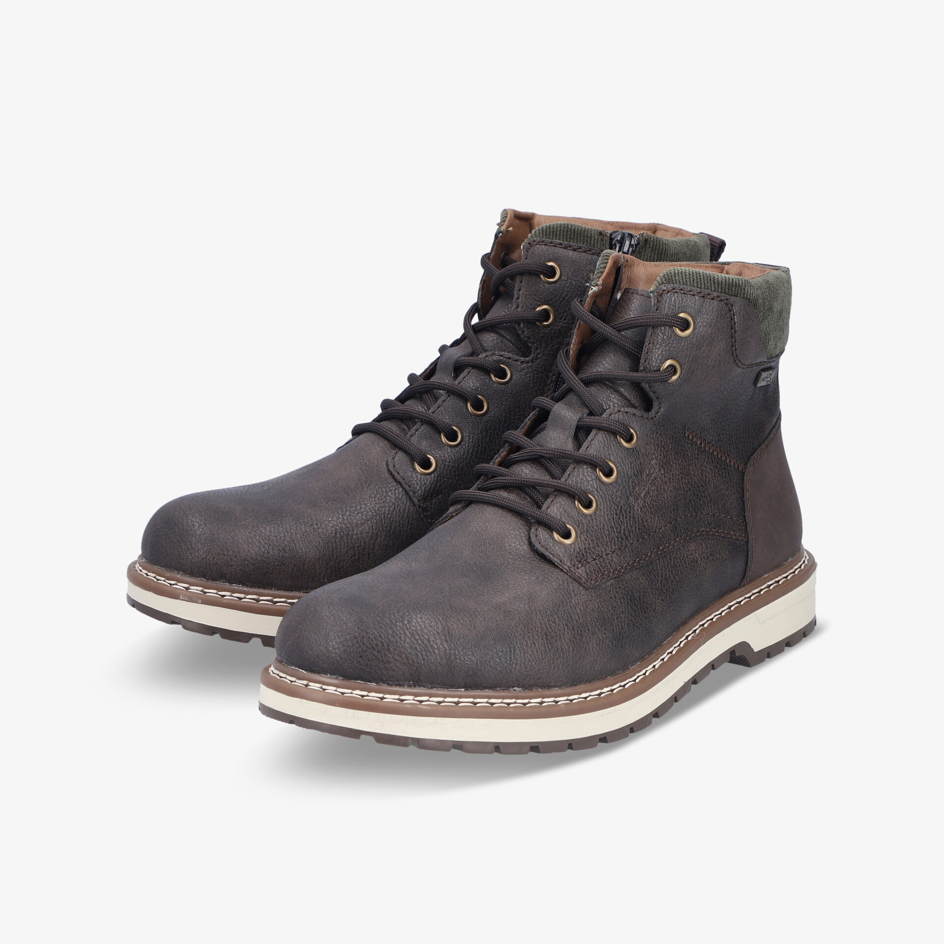 Robuste braune Winterstiefel als Paar mit warmer Fütterung und rutschfester Sohle für komfortablen Halt