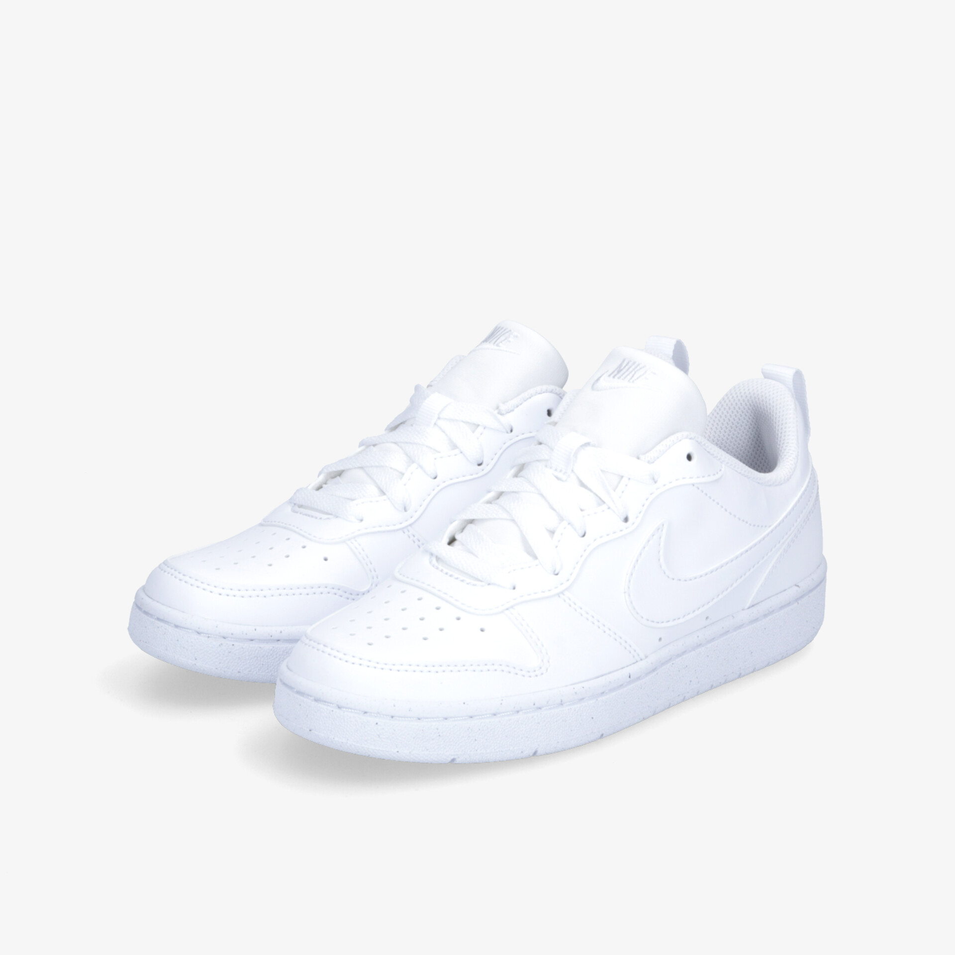 Klassische weiße Sneaker in Lederoptik, vielseitig und modern, ideal für sportlichen Alltag.