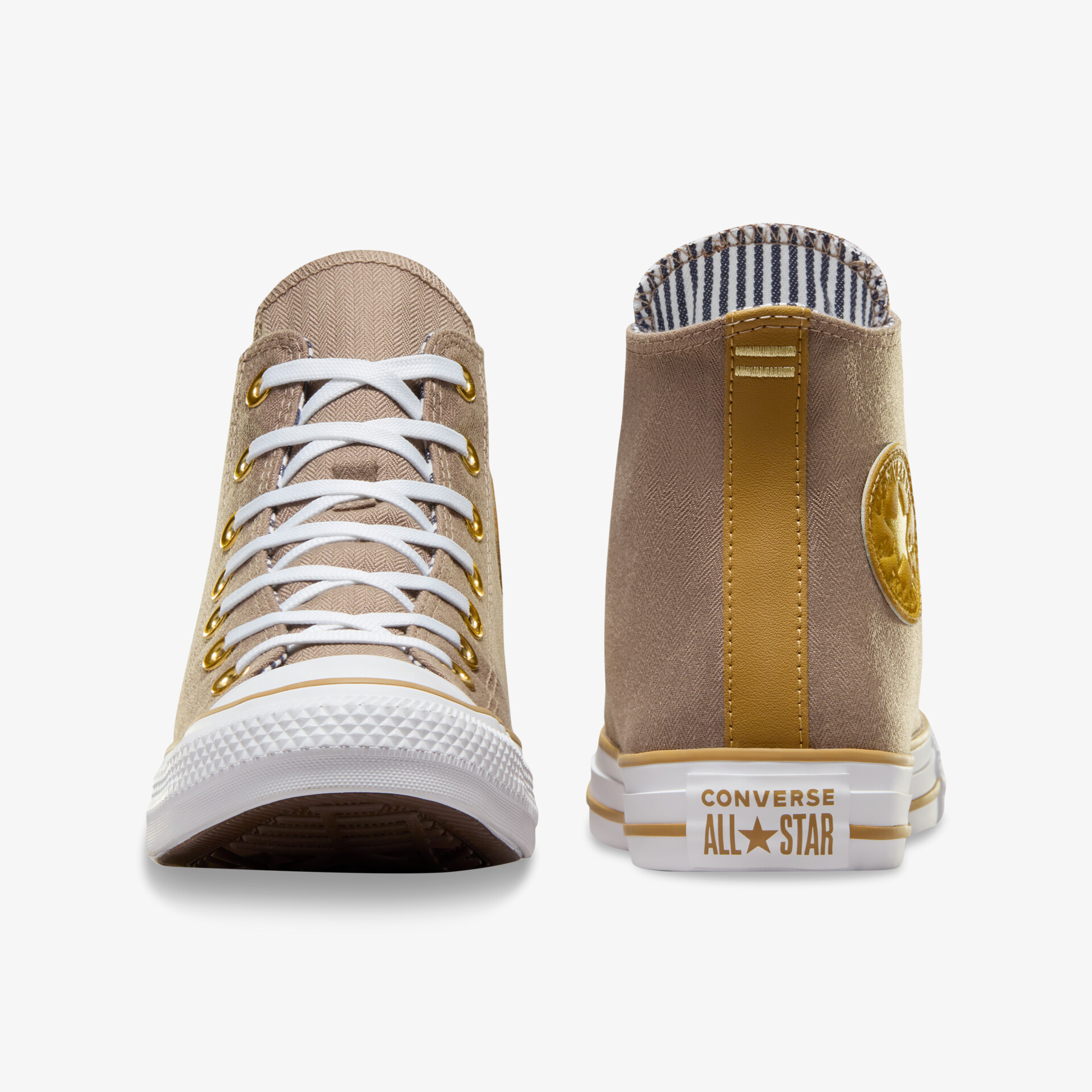 Hochwertiger Sneaker mit stabilem Design und profilierter Gummisohle, gut sichtbare Schnürung und markantes Logo