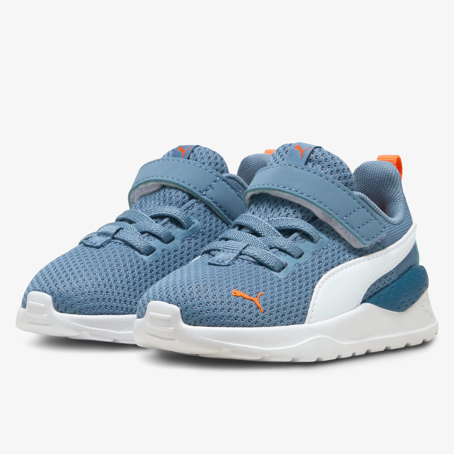 Leichte blaue Sneaker mit atmungsaktivem Mesh und stabilem Klettverschluss, ideal für aktiven Alltag