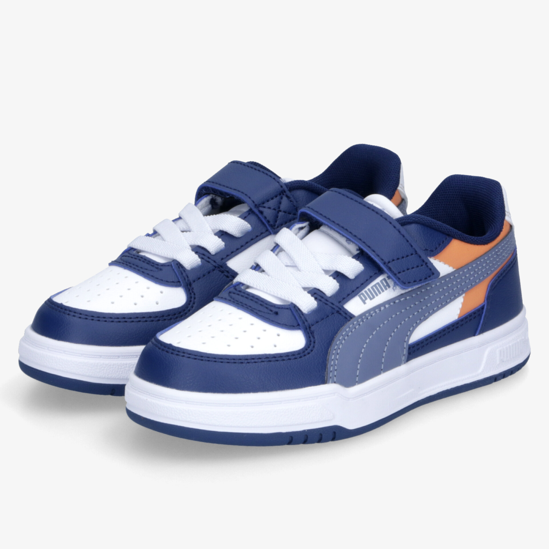 Stylische blaue und orangefarbene Sneaker mit bequemer Passform und modernem Design.