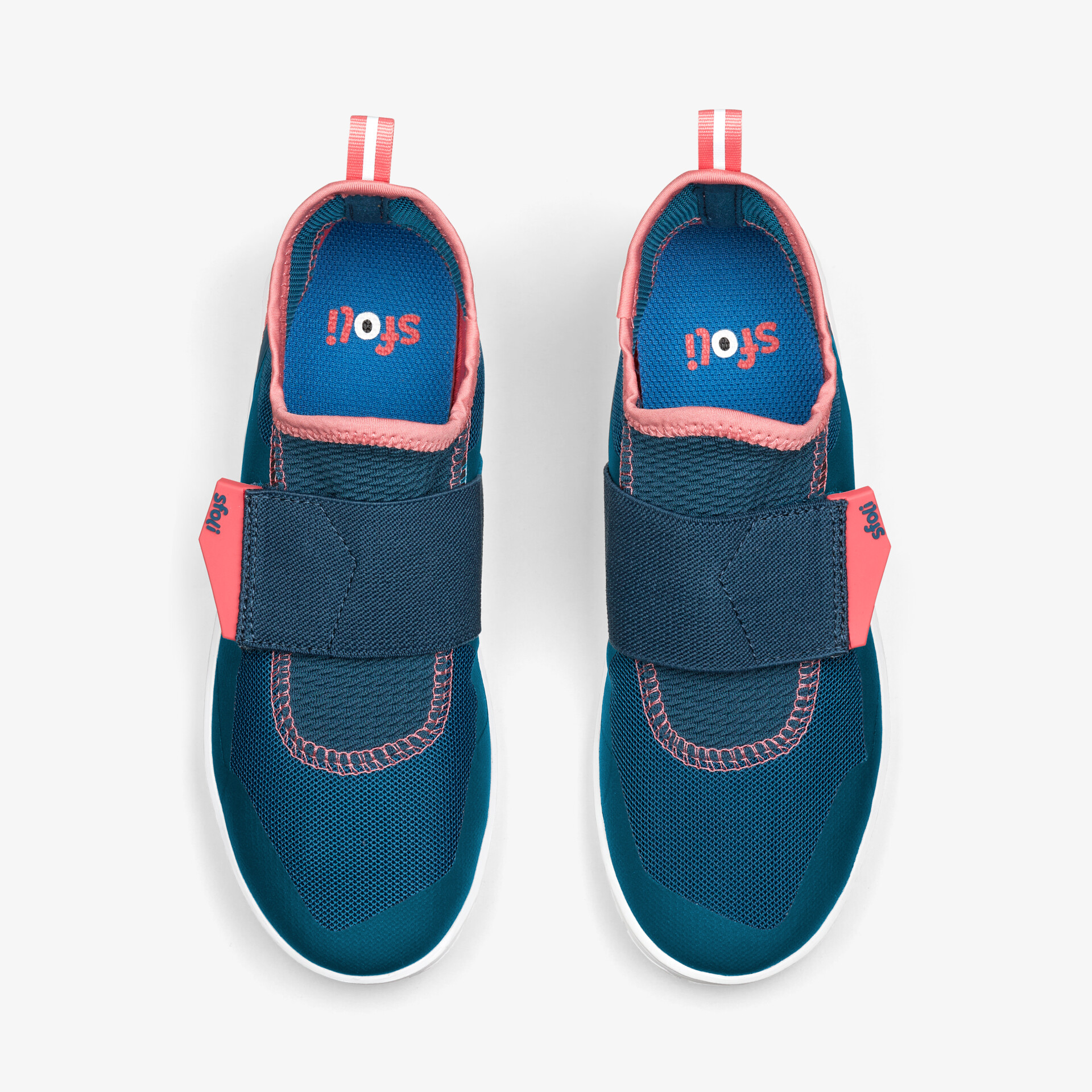 Bequeme und leichte Sportschuhe mit flexiblem Verschluss und rutschfester Sohle in Blau und Pink