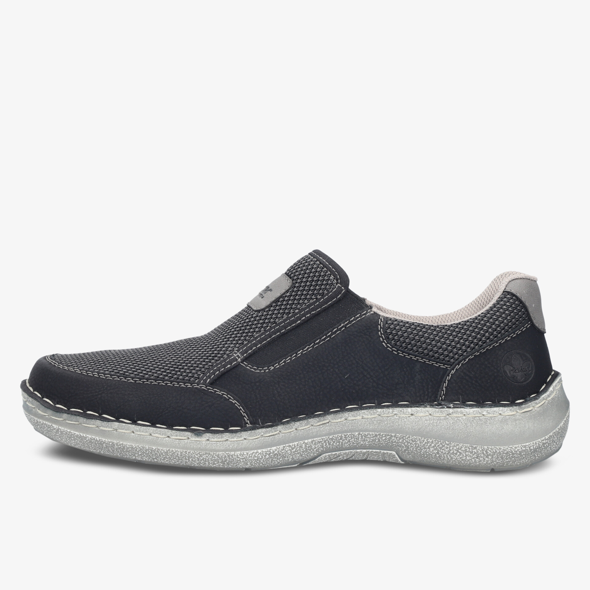 Bequemer und sportlicher Schuh mit atmungsaktivem Material und leichter, robuster Sohle