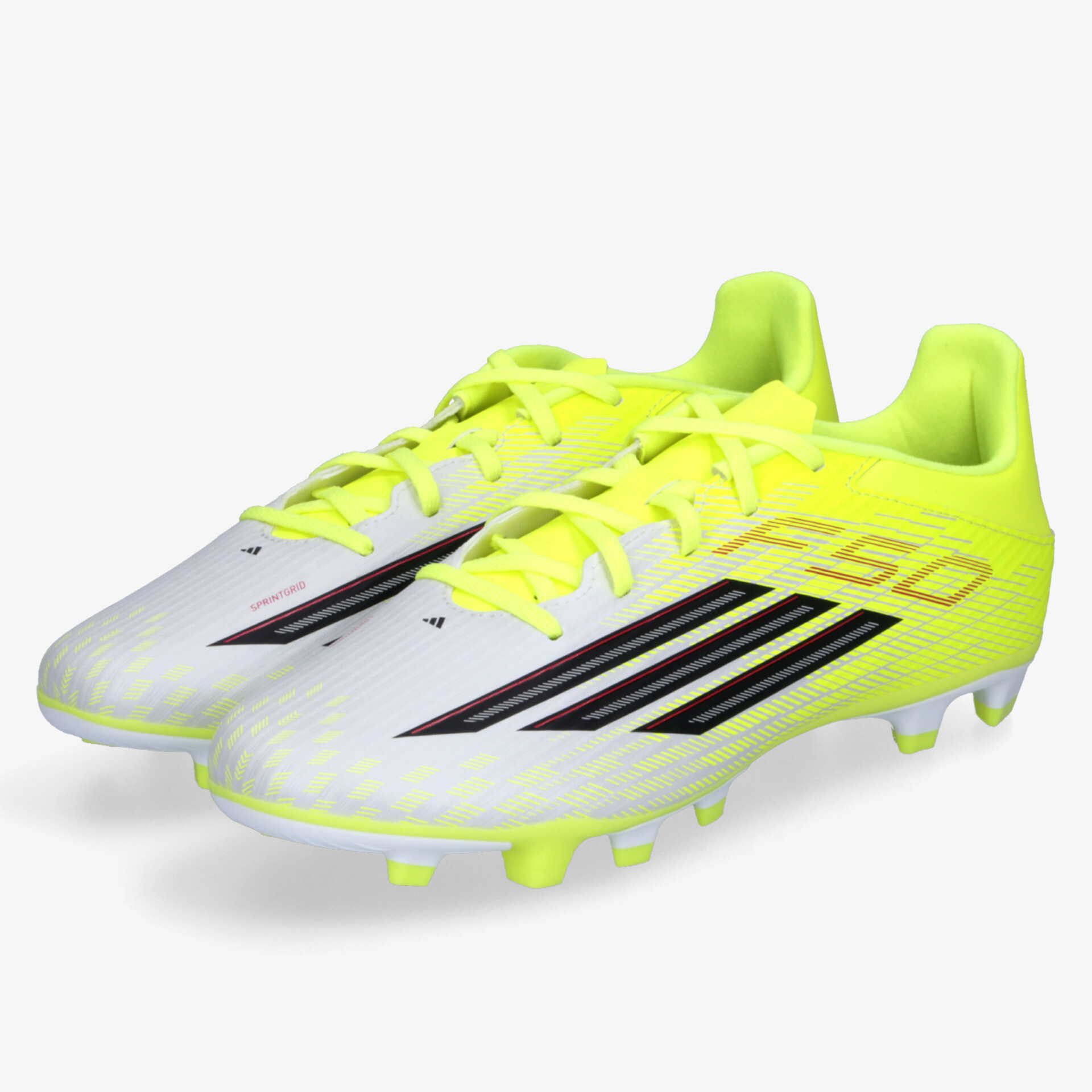 Modernes Paar Fußballschuhe in Weiß und Neon mit leichter Bauweise und stabiler Sohle für optimale Traktion