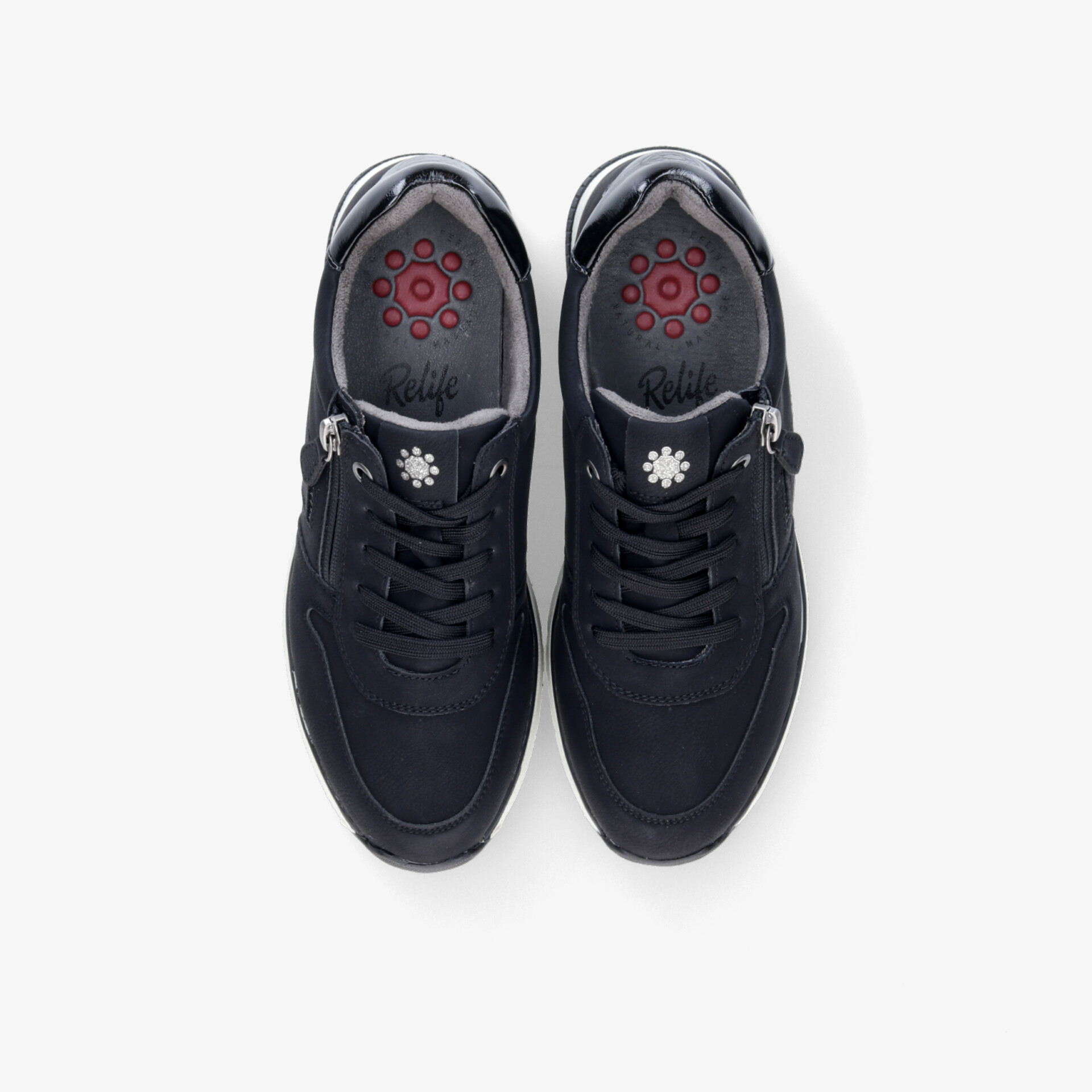 Schwarze Sneaker mit gepolsterter Innensohle und rutschfester Sohle, bequem und modisch gestaltet