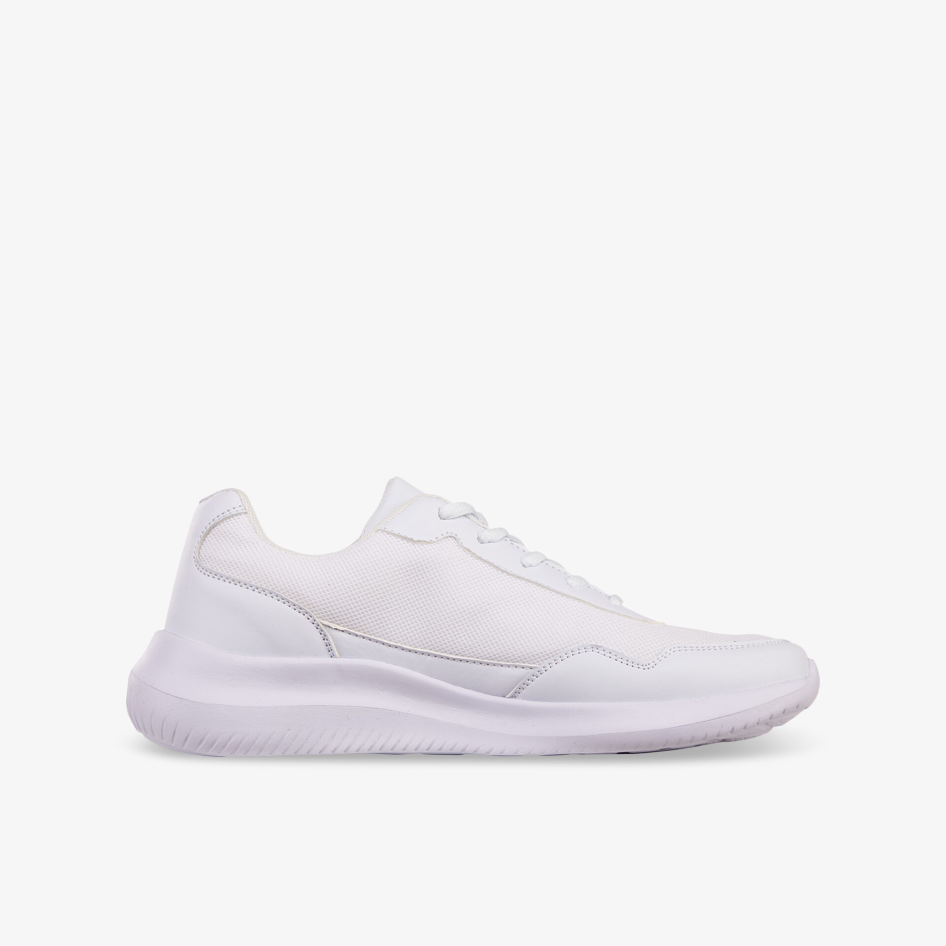 Moderner weißer Sneaker in klarer Seitenansicht mit komfortabler Passform und robuster, flexibler Sohle