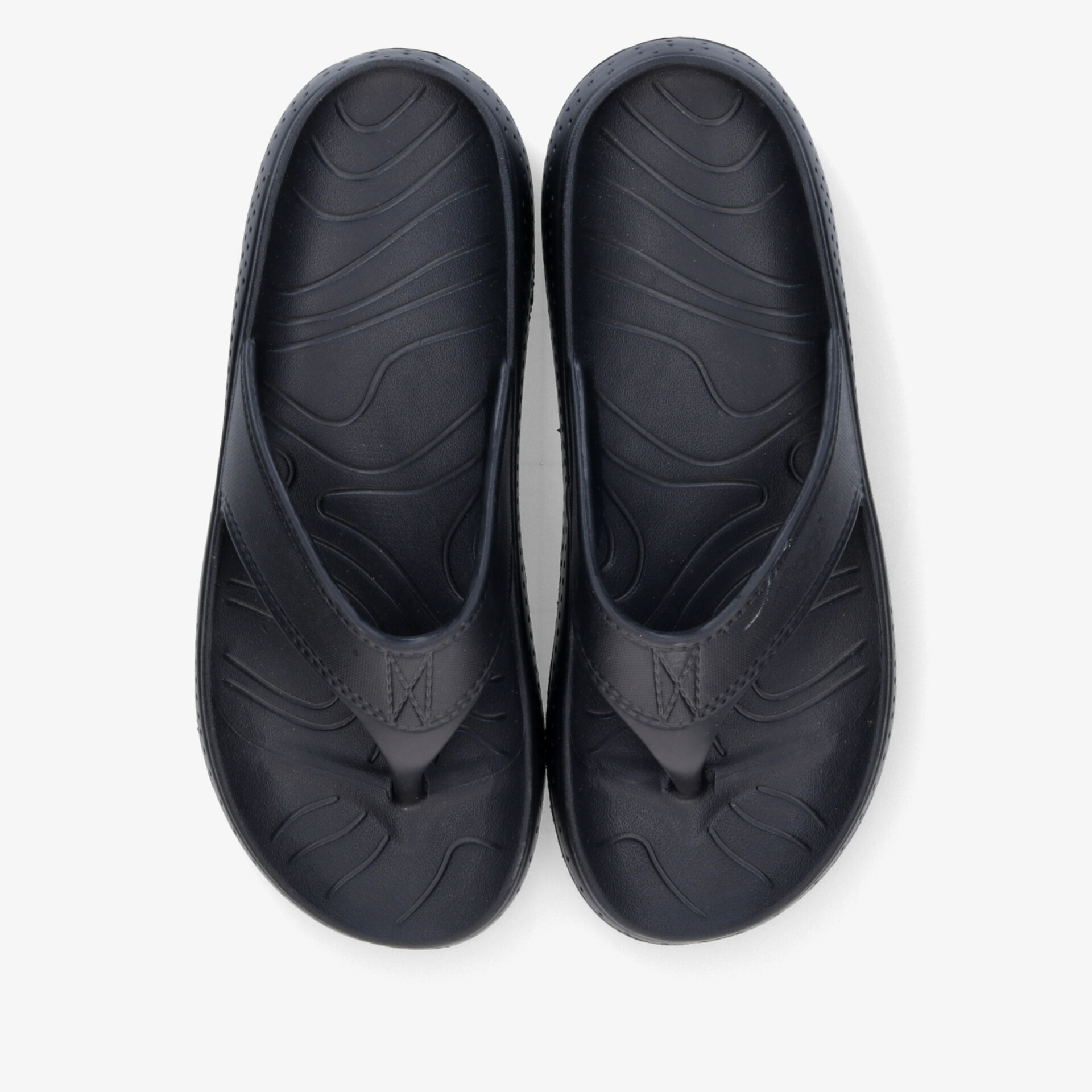 Schwarze, bequeme Badesandalen im Paar mit rutschfester Sohle und ergonomischem Design für optimalen Komfort