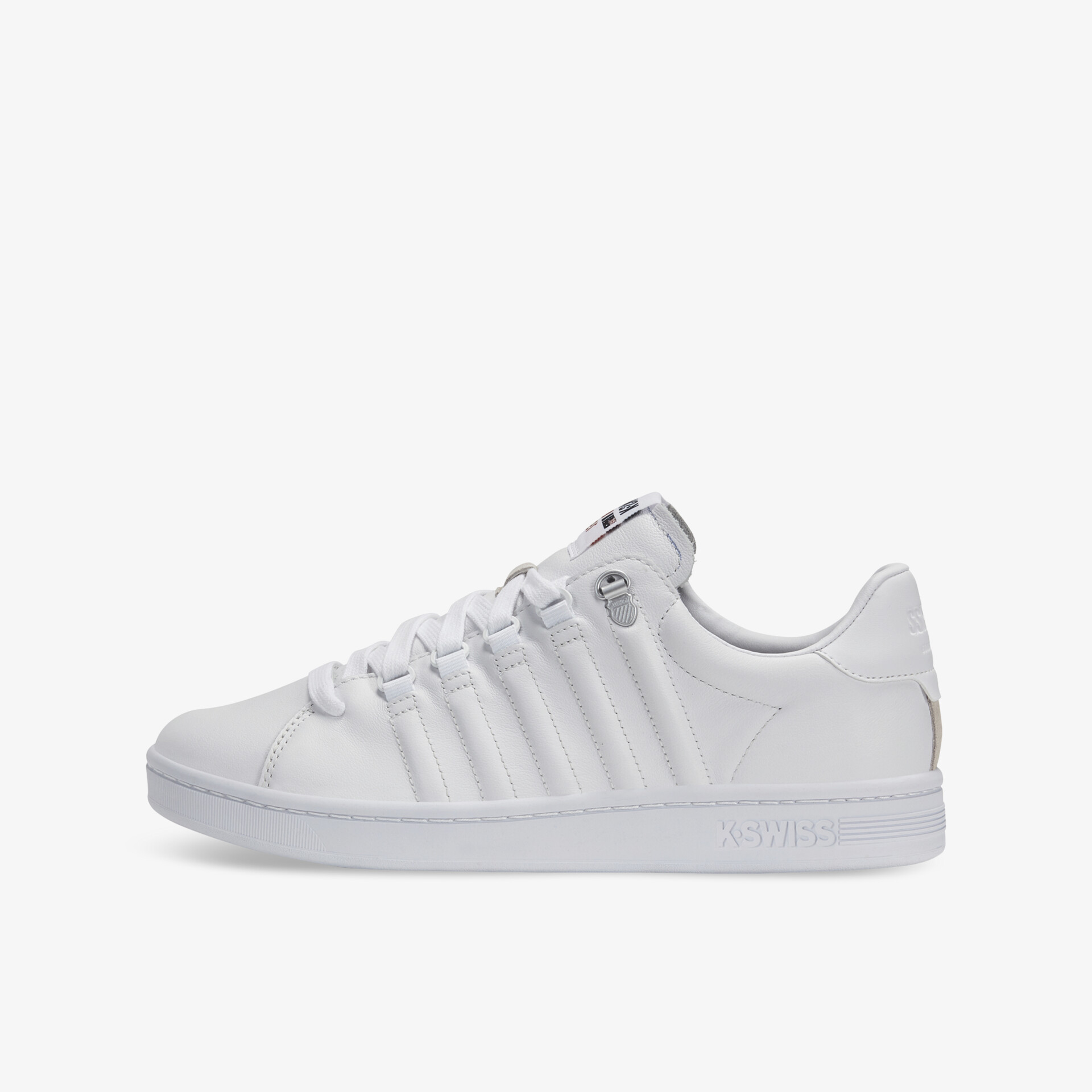Klassischer weißer Sneaker mit schlichtem Design und komfortabler Passform für den täglichen Gebrauch.