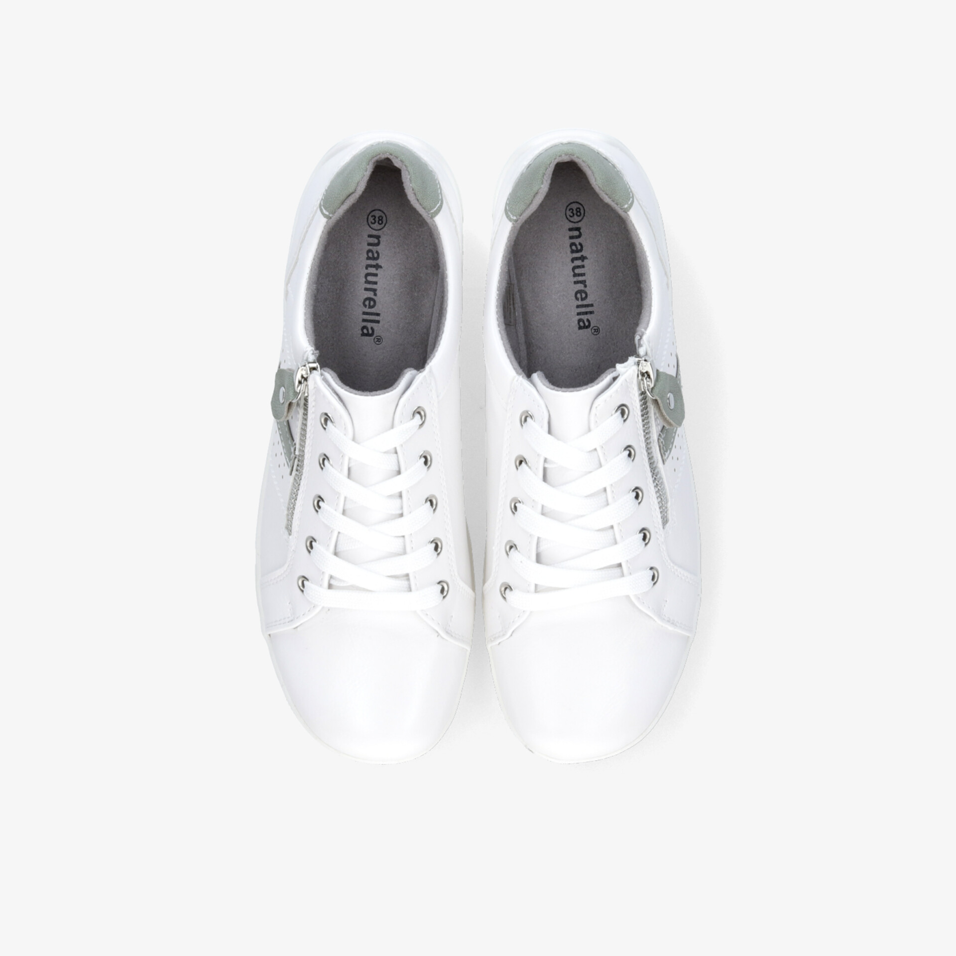 Weißes Sneaker-Paar mit Schnürsenkeln, bequem und sportlich, Draufsicht zeigt modernes und leichtes Design