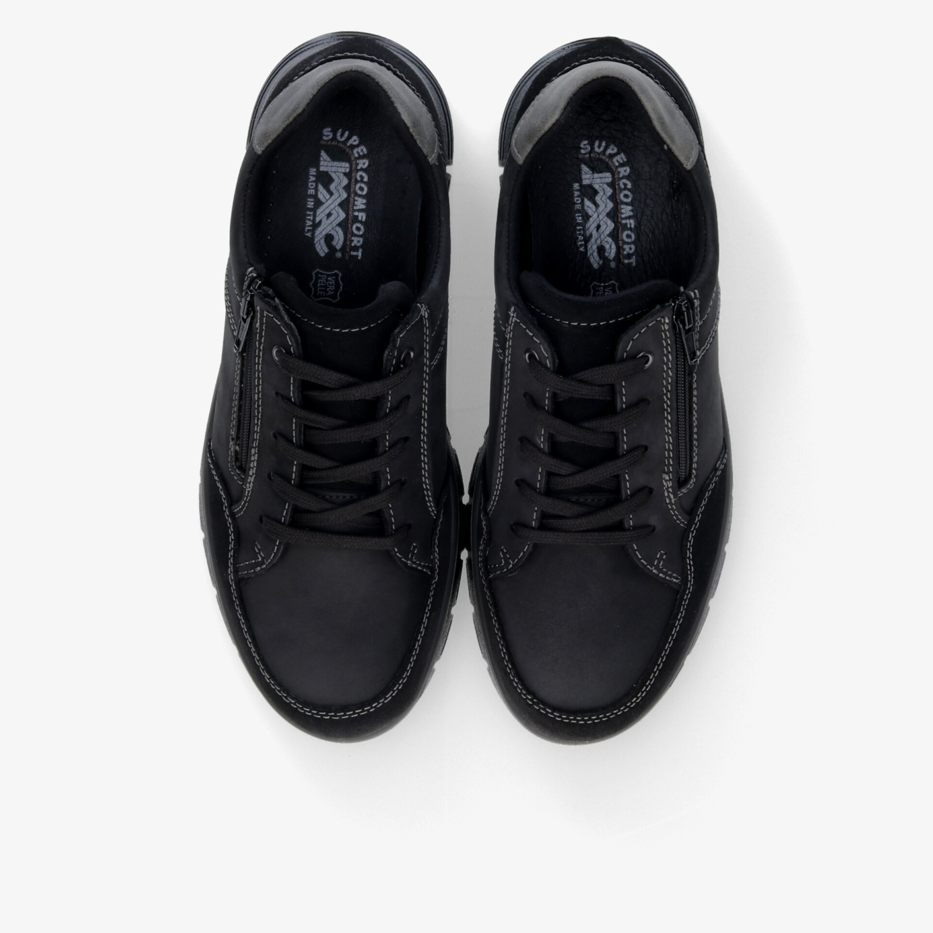 Schwarzes Sneaker-Paar mit Schnürsenkeln, langlebig und komfortabel, gepolstert für optimalen Halt und Atmungsaktivität