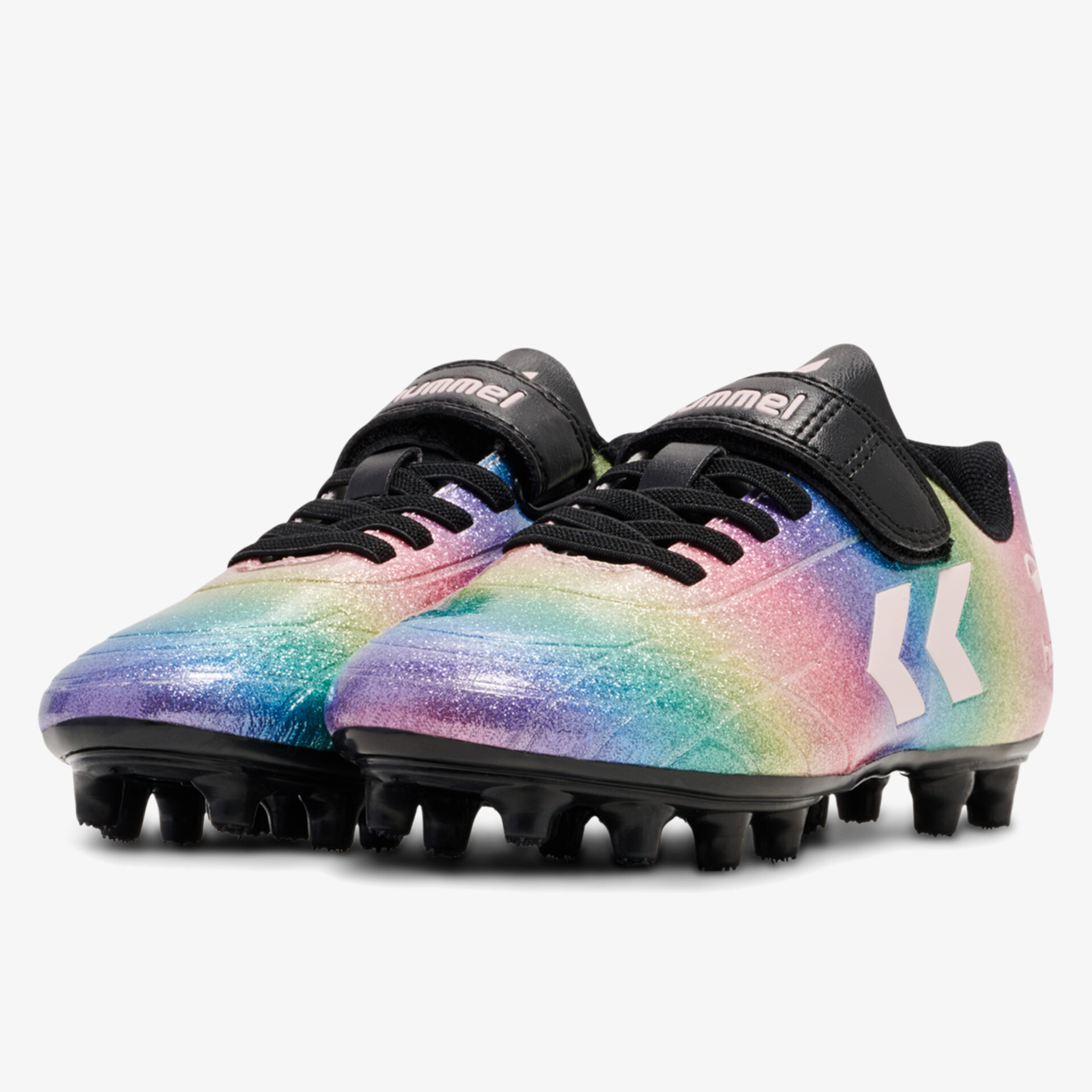 Schwarz-bunte Fußballschuhe mit rutschfester Sohle und robustem, bequemem Material im modernen Design