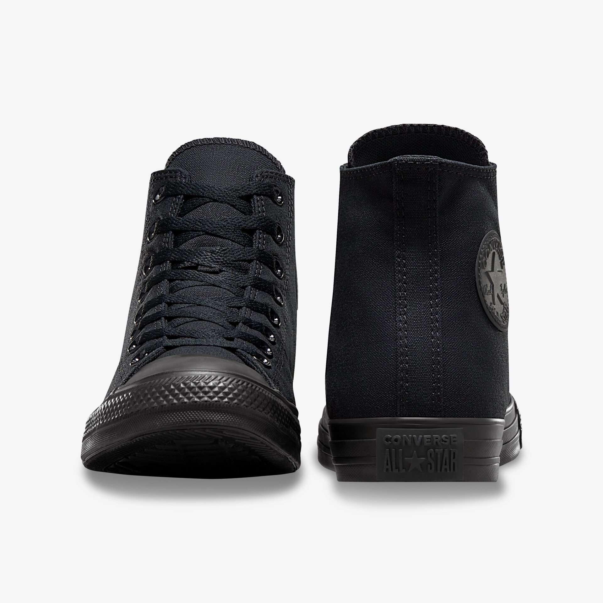 Hochwertige schwarze Sneakers für vielseitigen Stil und Komfort in klassischem Design.