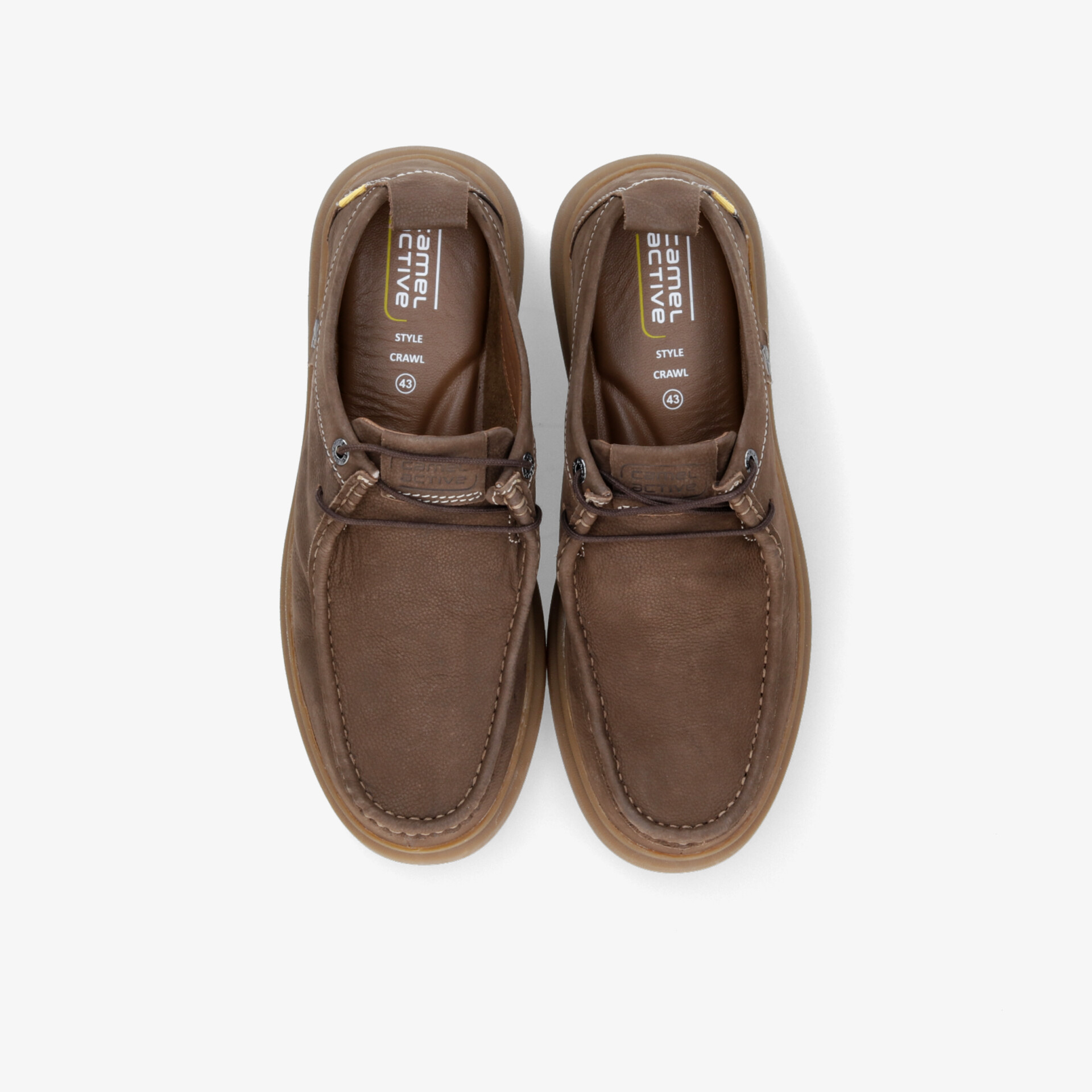 Braune bequeme Slipper mit weichem Material, rutschfester Sohle und eleganter Handnaht in Paaransicht