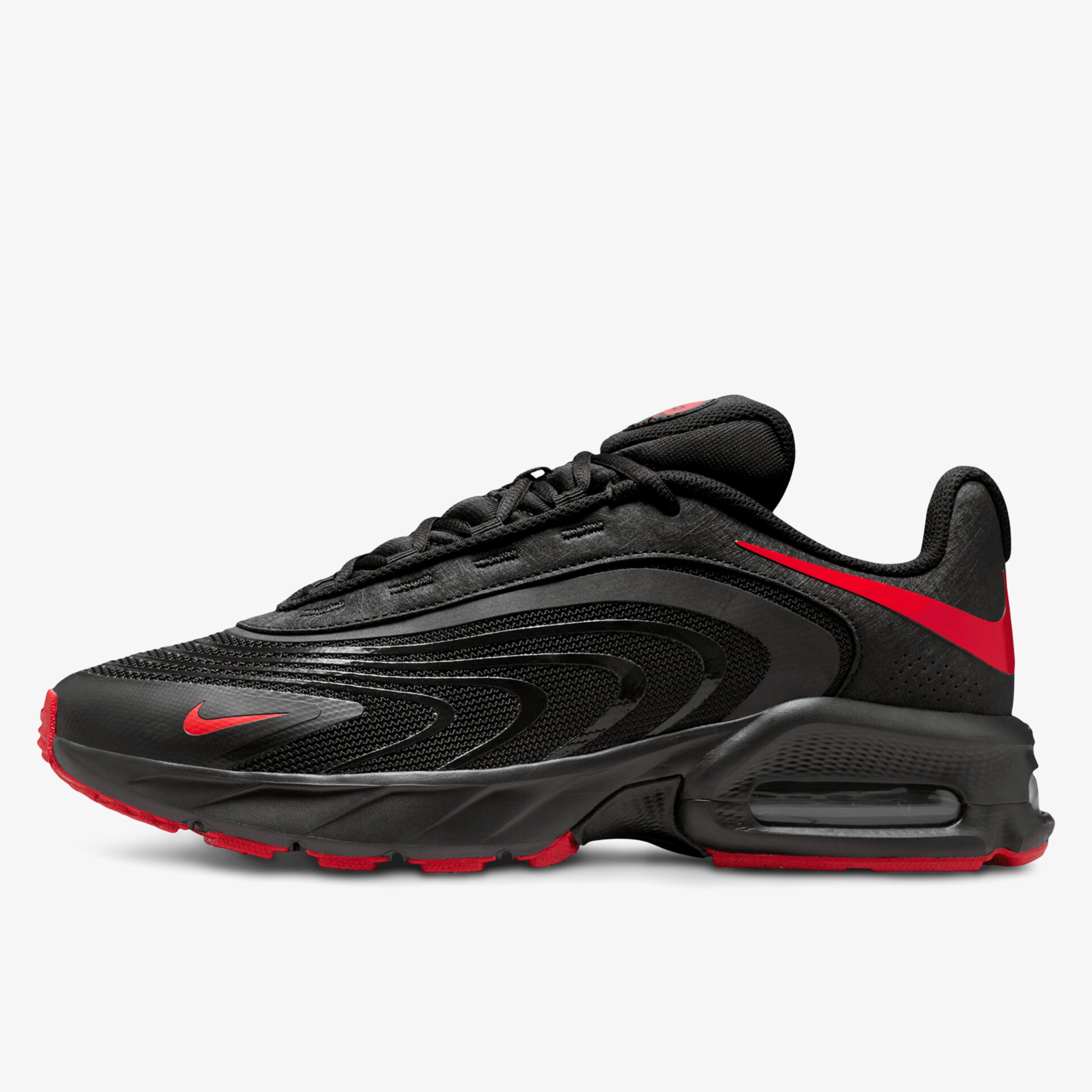 Moderner schwarzer Sportschuh mit rotem Akzent, gedämpfte Sohle und komfortable Passform für vielseitigen Einsatz