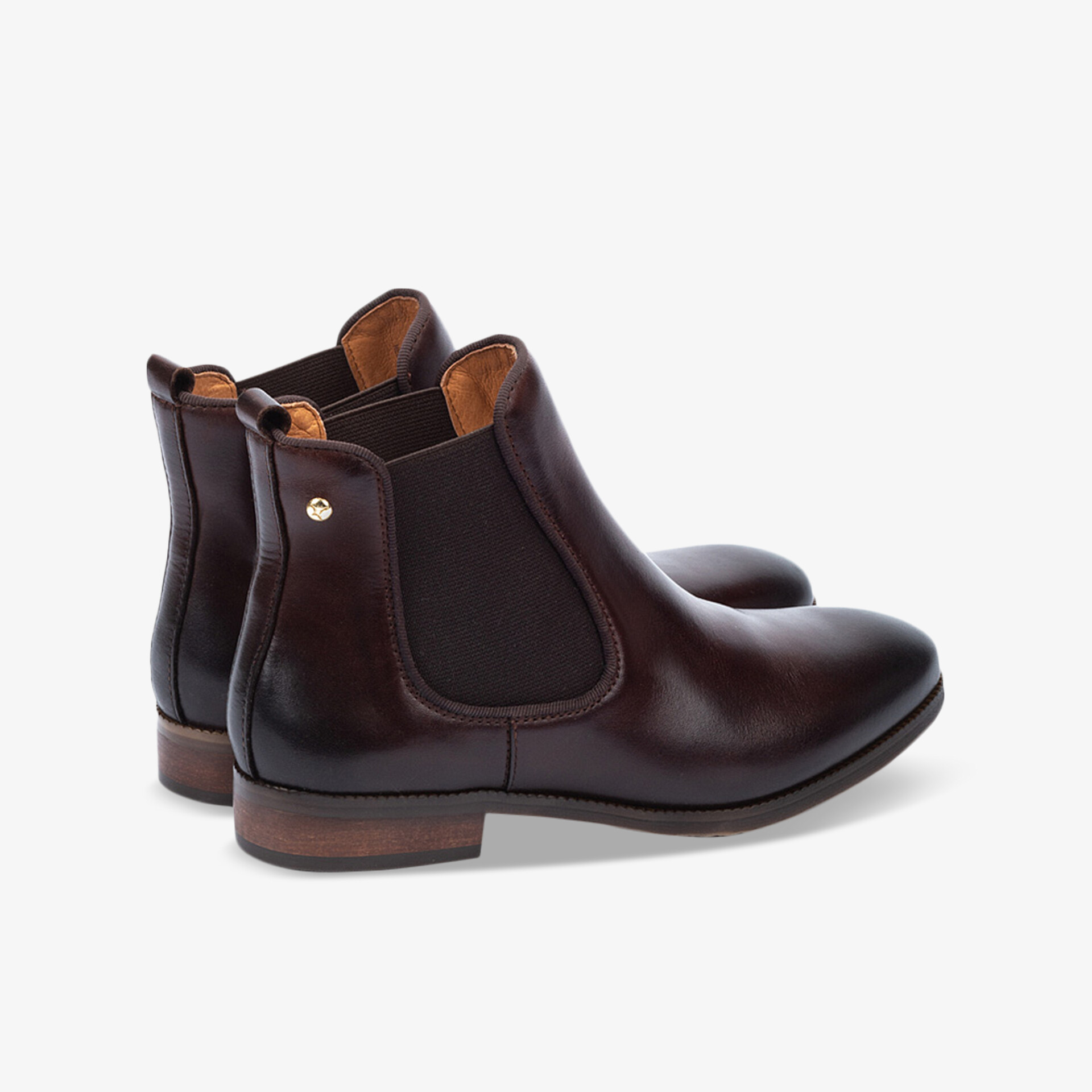 Elegante Chelsea Boots aus glattem Leder mit elastischem Seiteneinsatz und robuster Sohle in schlichter Optik