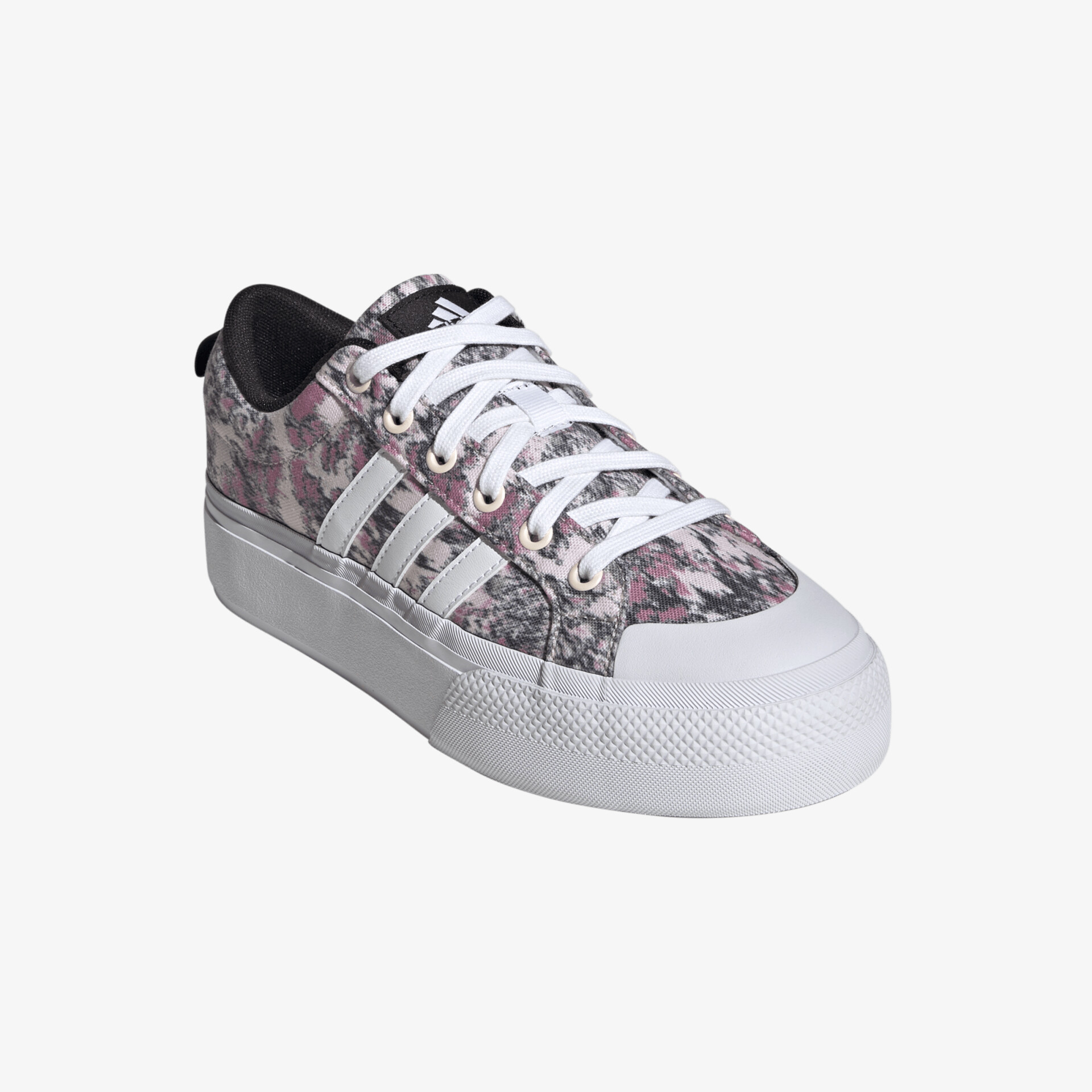 Moderner Sneaker mit auffälligem Design, robustem Sohlenprofil und stilvollen Schnürsenkeln.