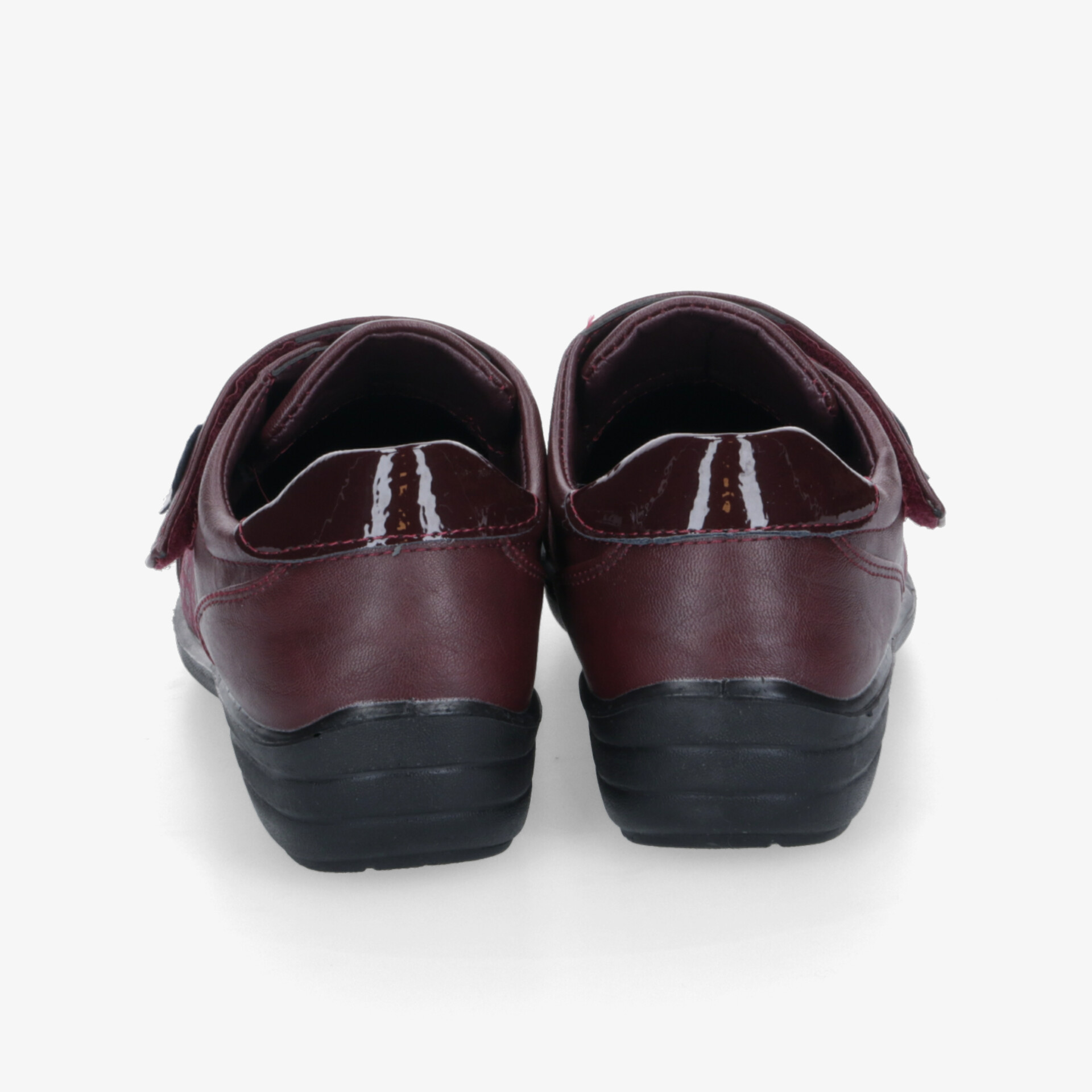 Rückansicht von bequemen Schuhen mit weicher Polsterung und rutschfester Sohle in klassischem Design