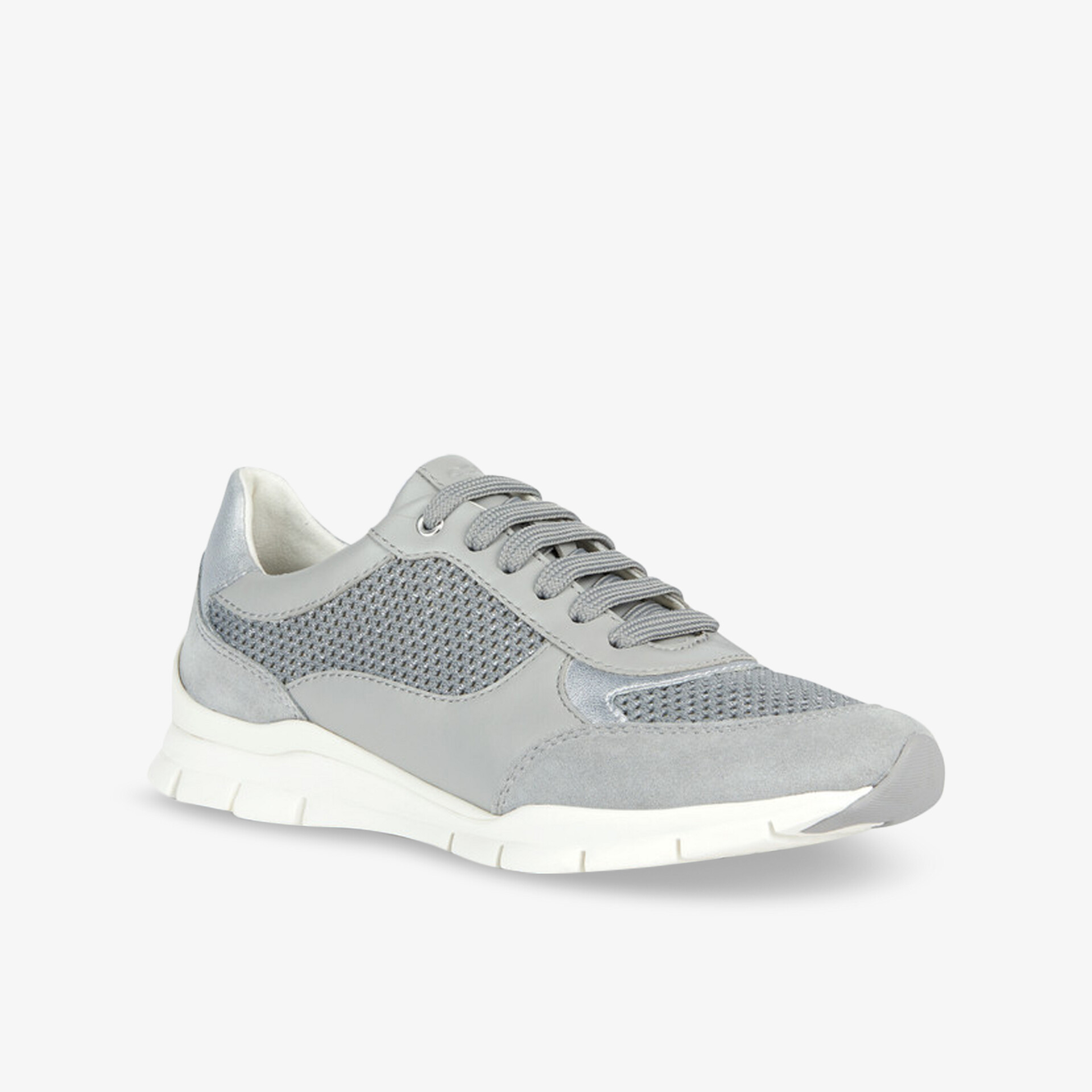 Grauer Sneaker mit Mesh-Oberfläche und weißer Sohle, modern und komfortabel für sportliche Gelegenheiten.