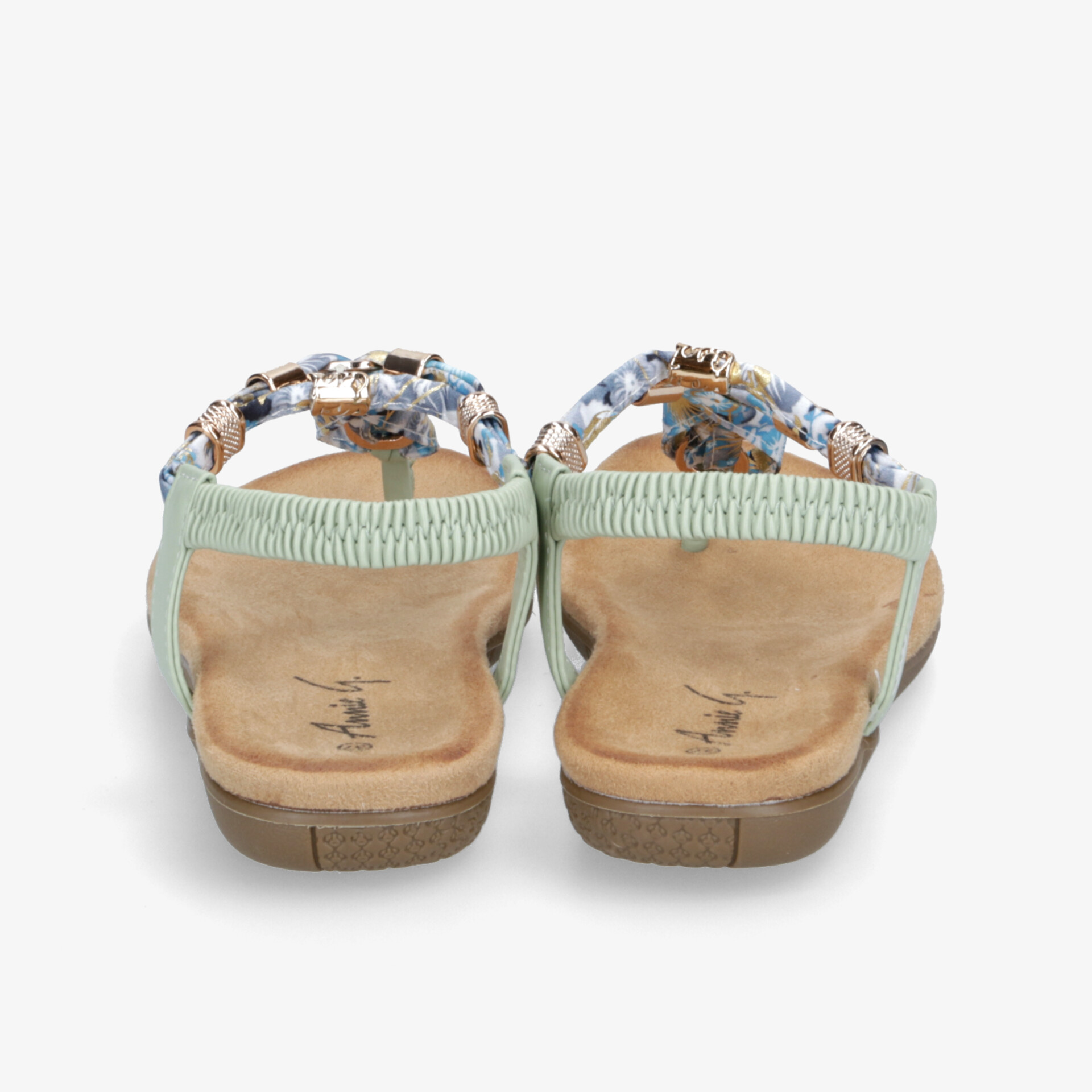 Sandalen Paar Rückansicht mit bequemen Sohlen und modisch verzierten Riemen in pastellfarbenen Tönen