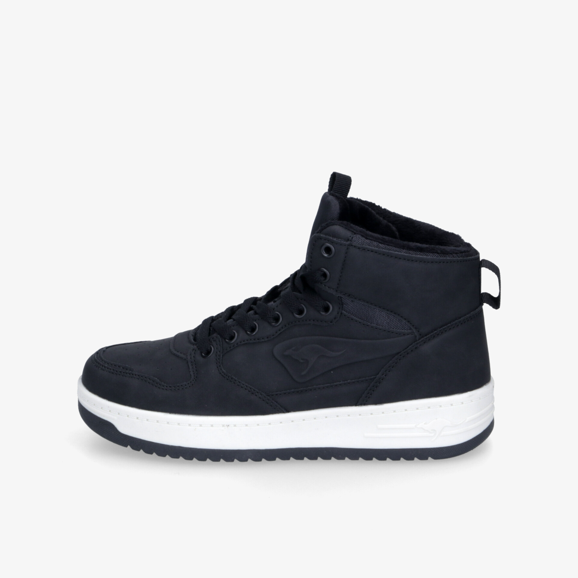 Schwarzer hoher Sneaker mit robuster Schnürung und rutschfester weißer Sohle für optimalen Tragekomfort