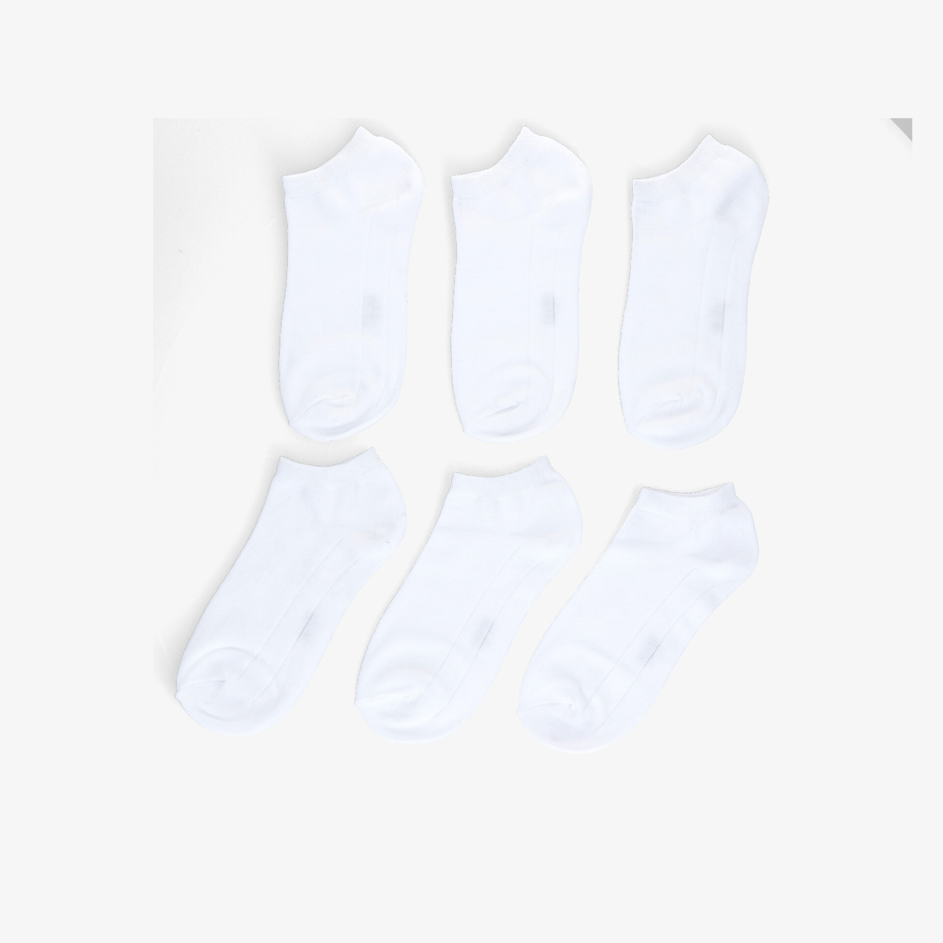 Weiche, elastische weiße Knöchelsocken im praktischen 6er Set, ideal für den täglichen Komfort.