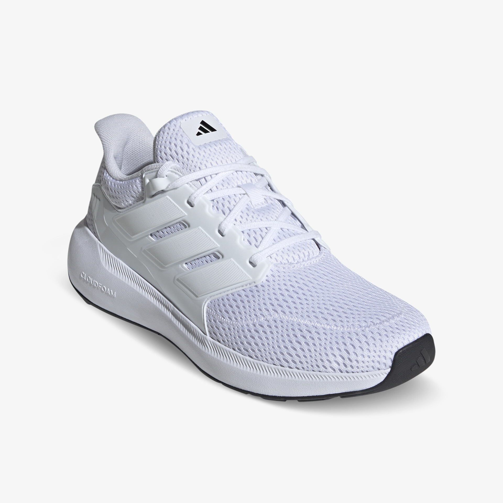 Weißer Sportschuh, schräg von vorne, atmungsaktives Material, bequem und leicht für sportliche Aktivitäten