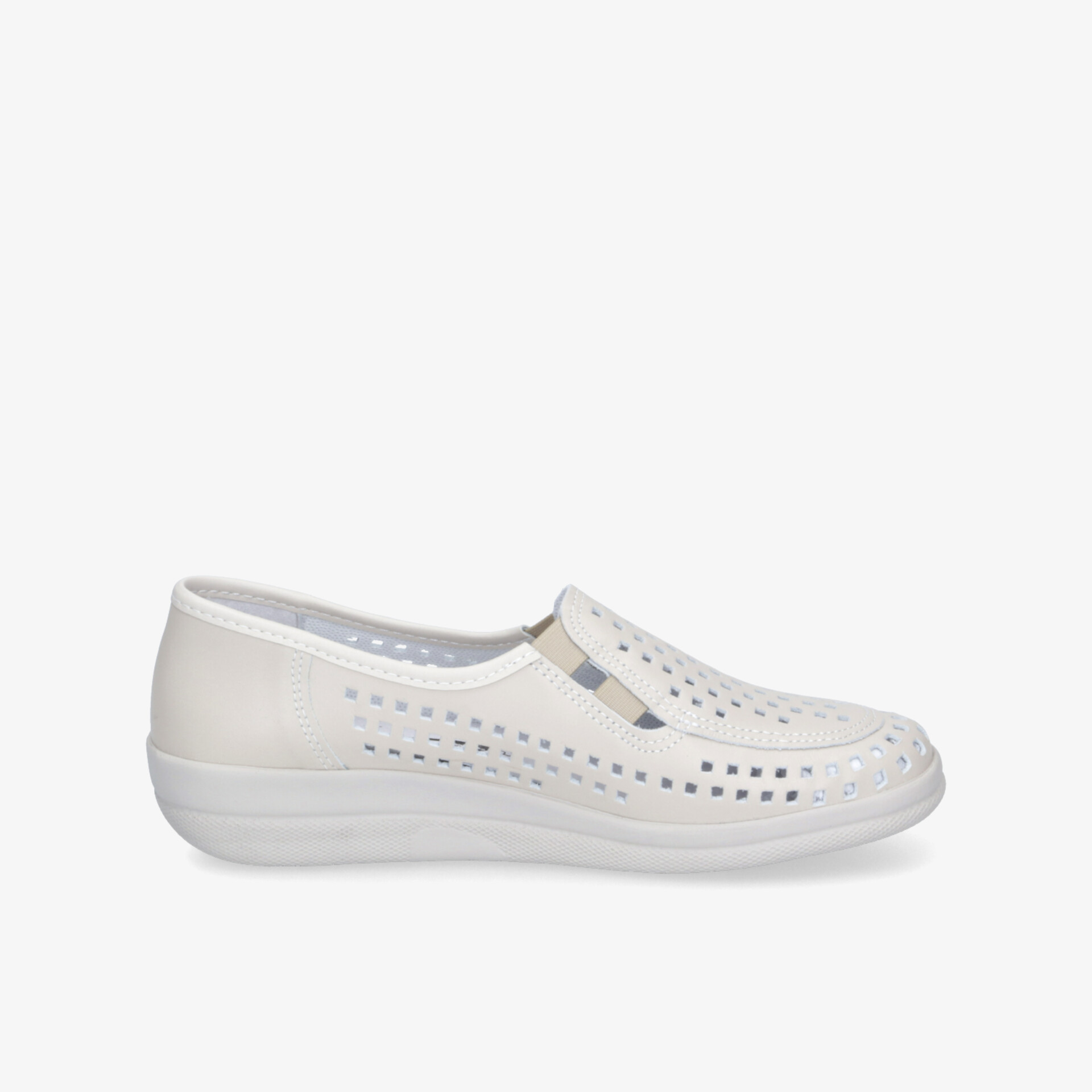 Leichter weißer Slipper mit Lochmuster, elastischen Einsätzen und flexibler Sohle für hohen Komfort und Atmungsaktivität
