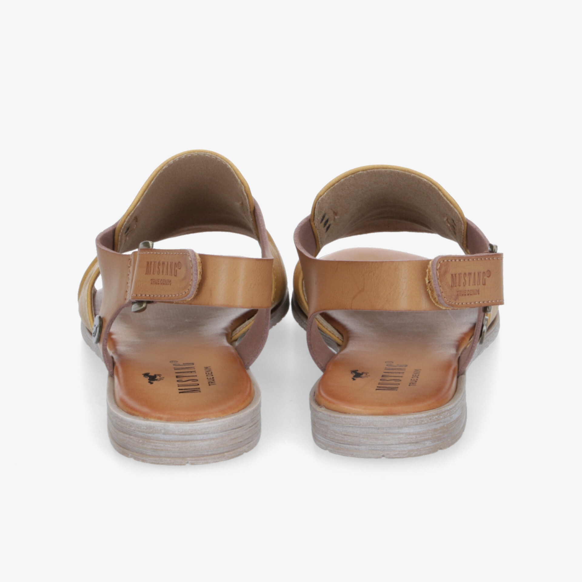 Rückansicht von braunen Sandalen mit verstellbaren Riemen und komfortabler Polsterung für guten Halt